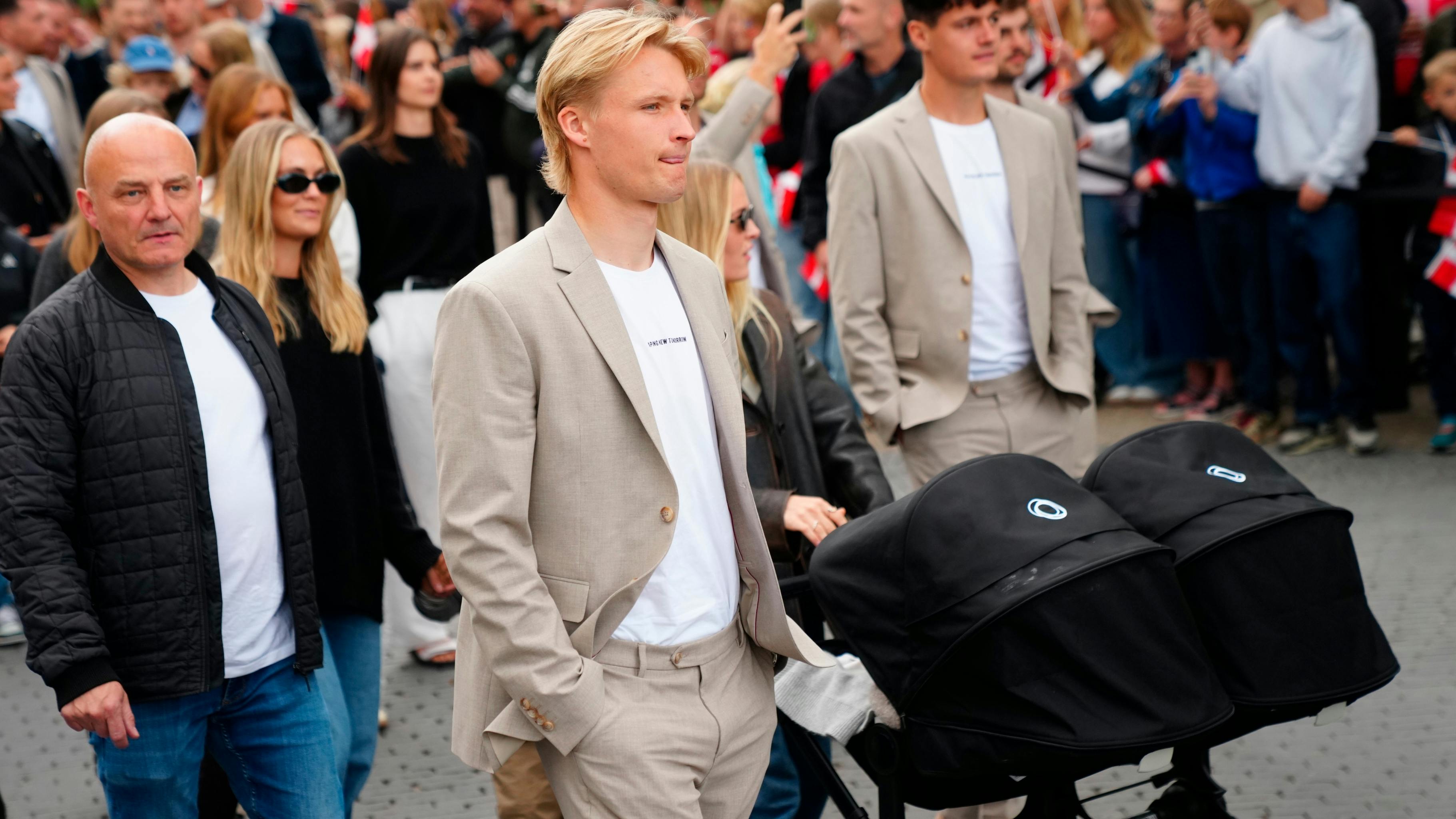 Kasper Dolberg og familien i Tivoli.