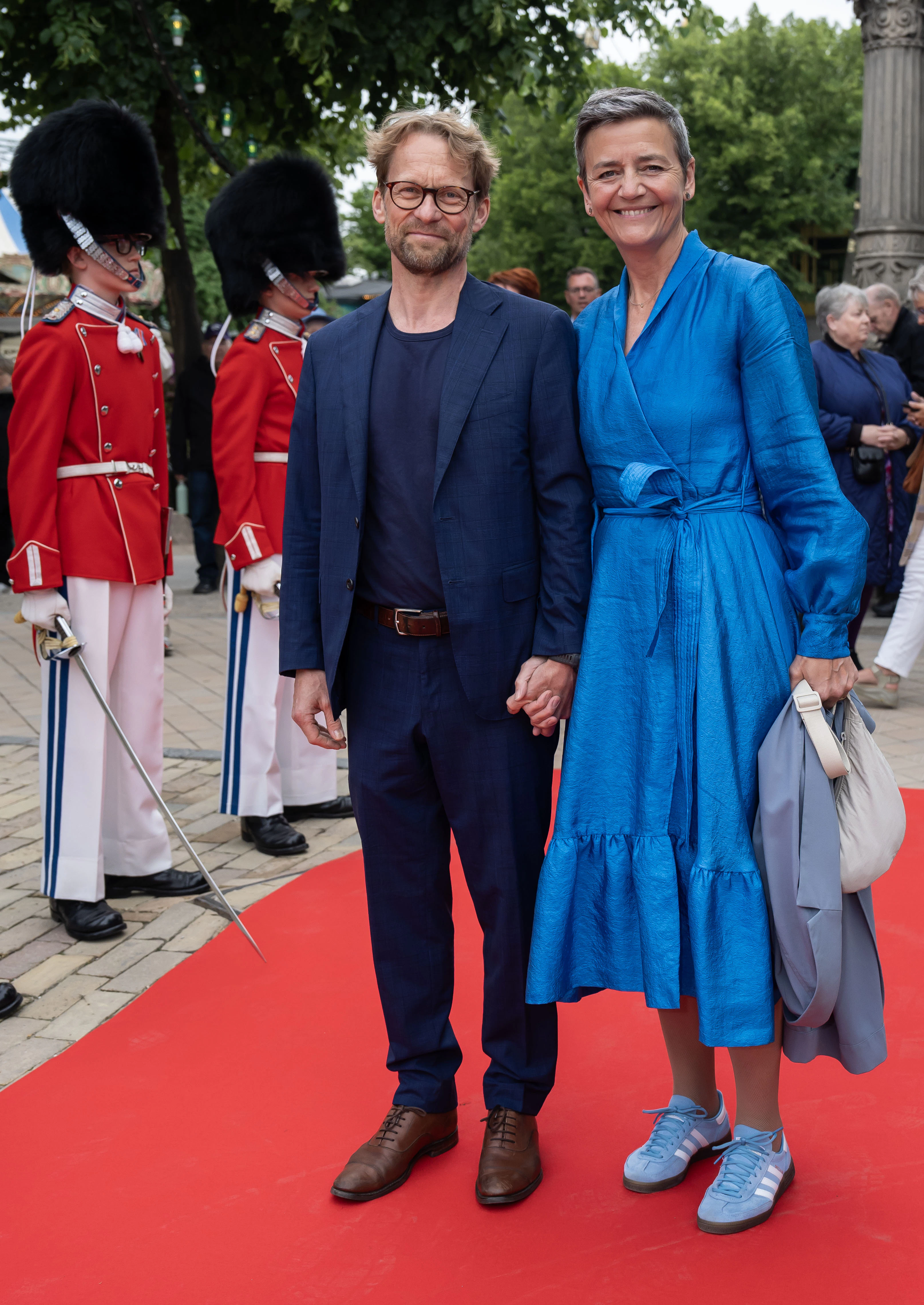 Margrethe Vestager Skinnede I Metallisk Bl Kjole Detalje Gjorde Hende margrethe-vestager-skinnede-i-metallisk-bl-kjole-detalje-gjorde-hende