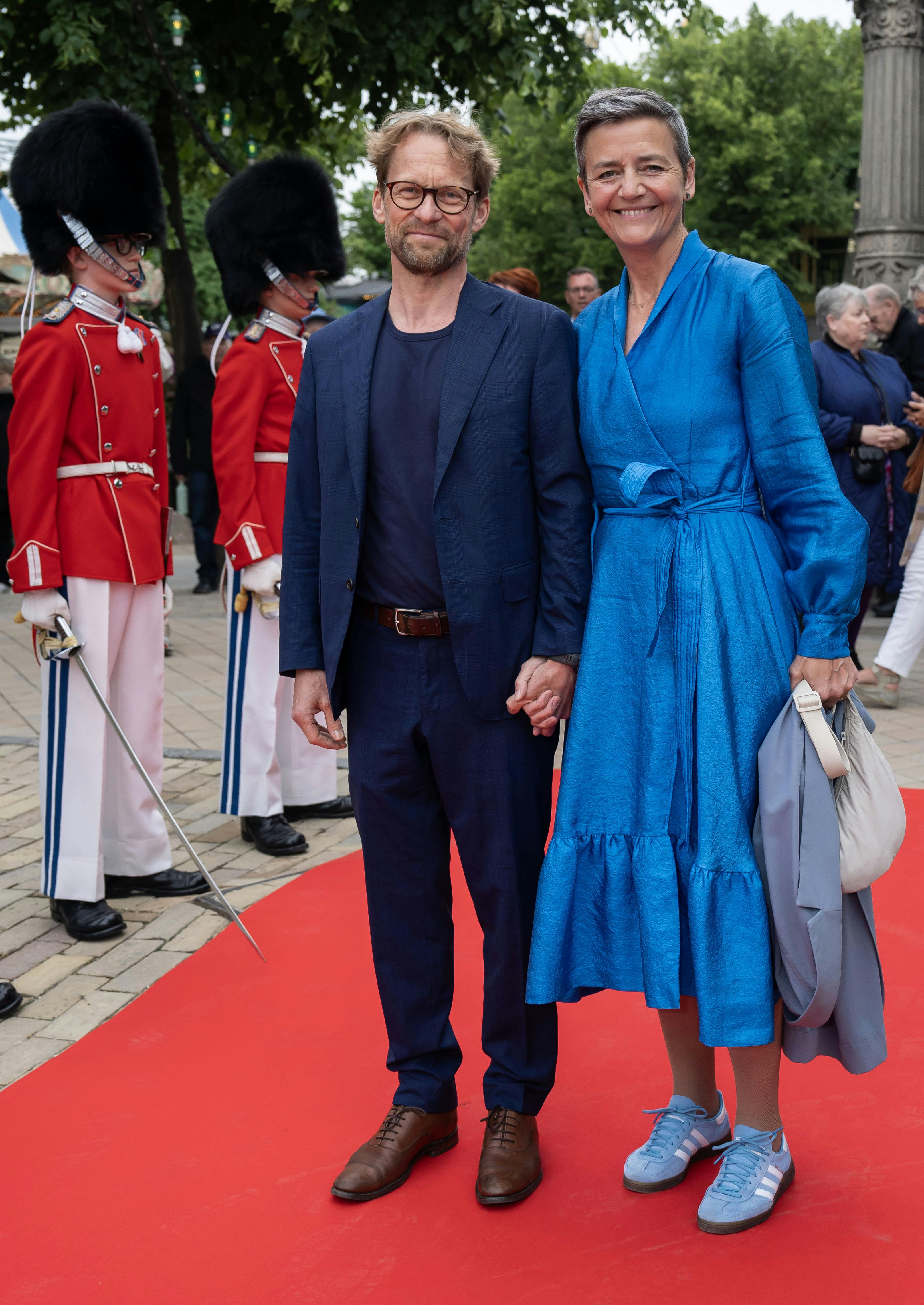 OPGAVE: Premiere på TivolirevyenSTED: TivoliJOURNALIST: Majken Munk og Camilla Maria JohansenFOTOGRAF: © Hanne Juul/ Aller Foto & VideoDATO: 20240607