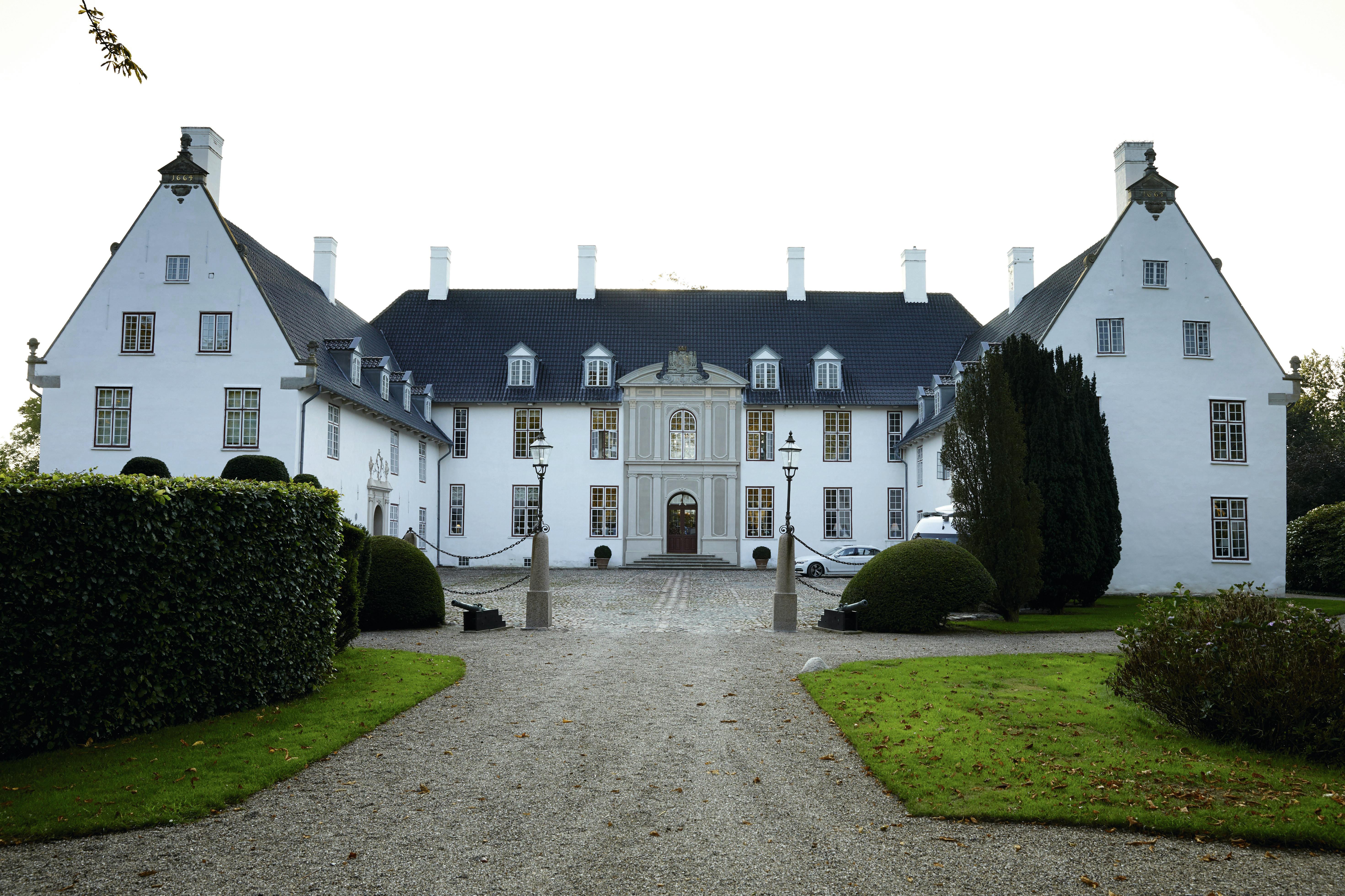 Opgavebeskrivelse: Prins Joachim holder foredrag i Schakenborg Fondens foredragsrække. Mit sønderjylland Prinsesse Marie var til stedeFOTO: Lars Aarø.Tekst: Ken RichterSted: MøgeltønderOptagelsedato: 2018.09.05