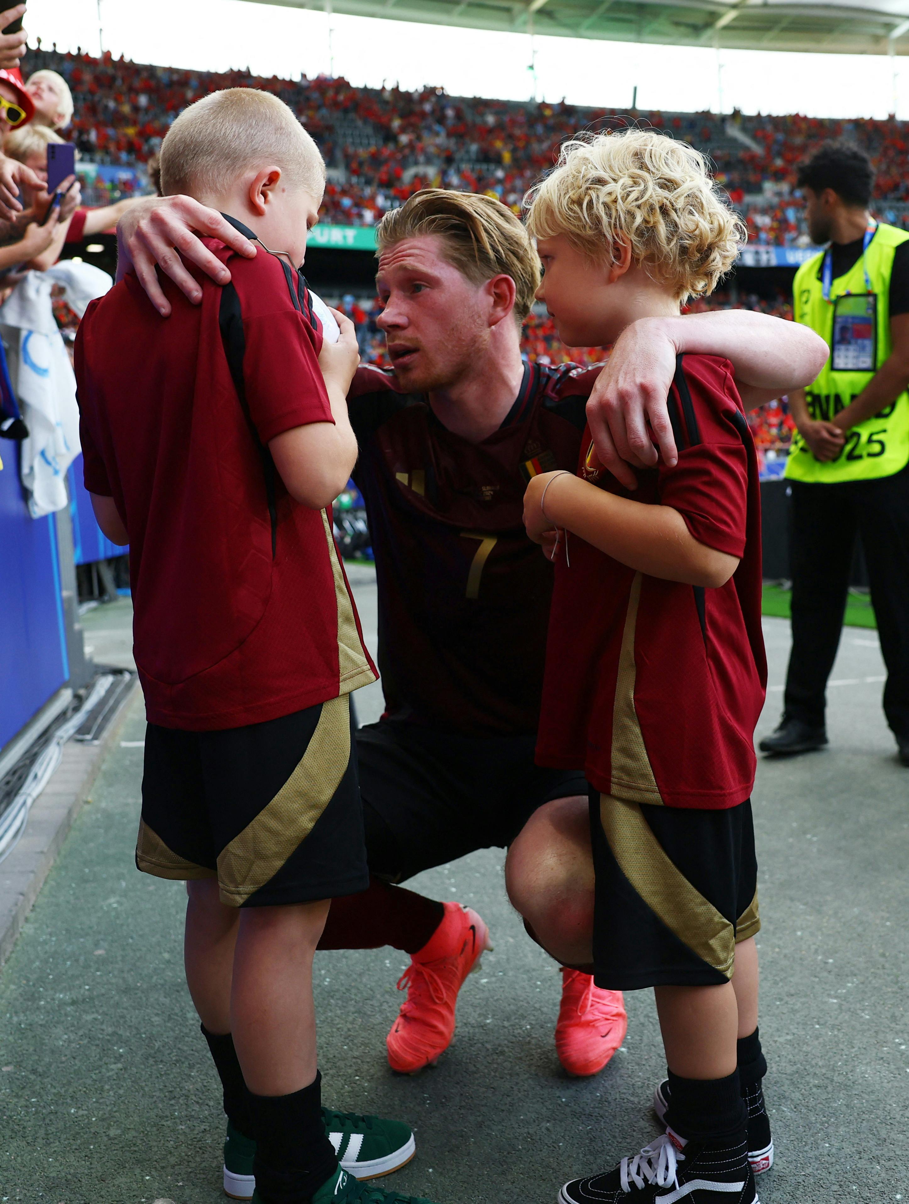 Kevin De Bruyne med børnene.