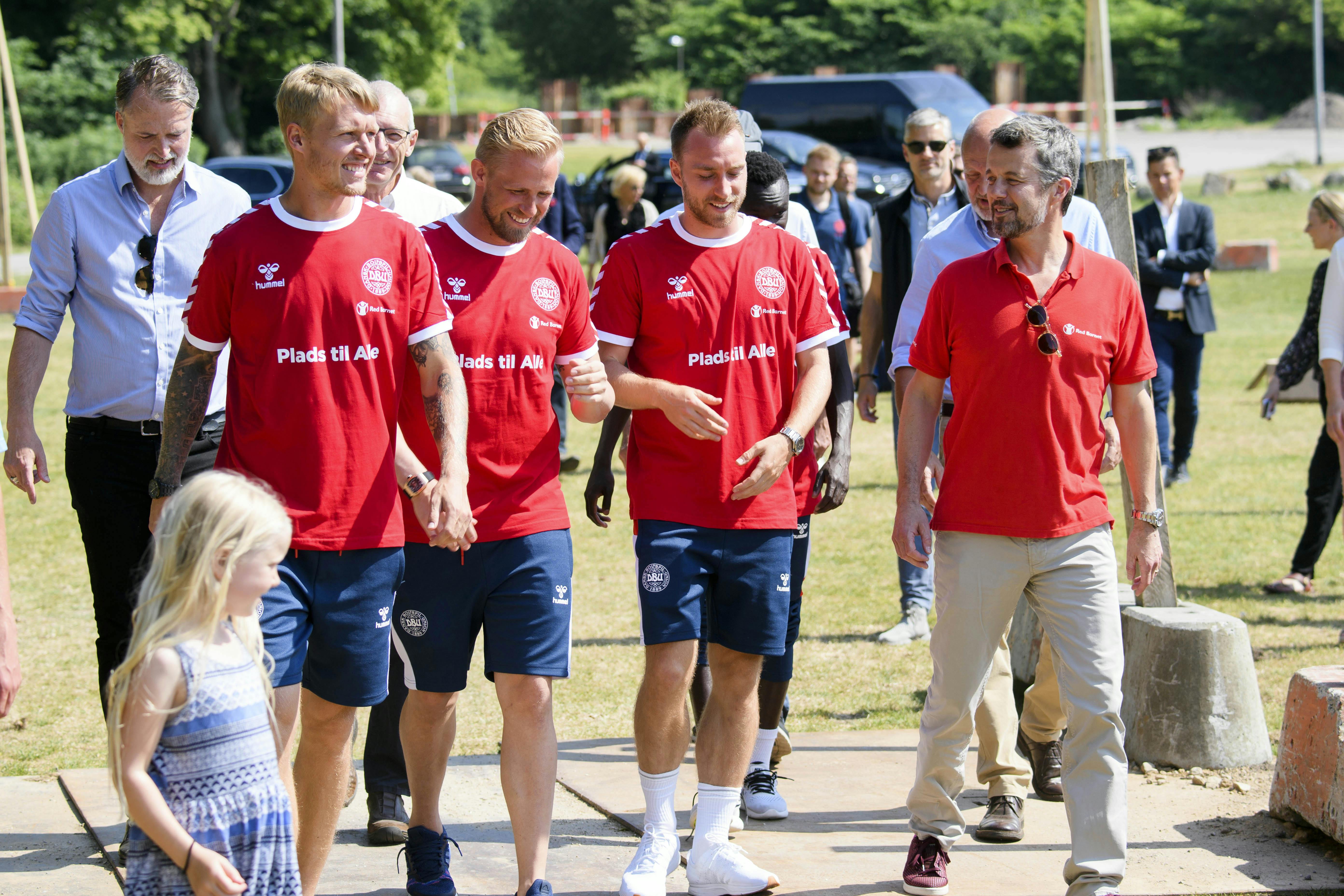 Kronprins Frederik besøger Red Barnet på uofficielt besøg sammen med 4 landholdsspiller.Navn:   kronprins frederikTekst: UlrikFOTO:  Jesper SunesenSted: HelsingørDato: 20183005