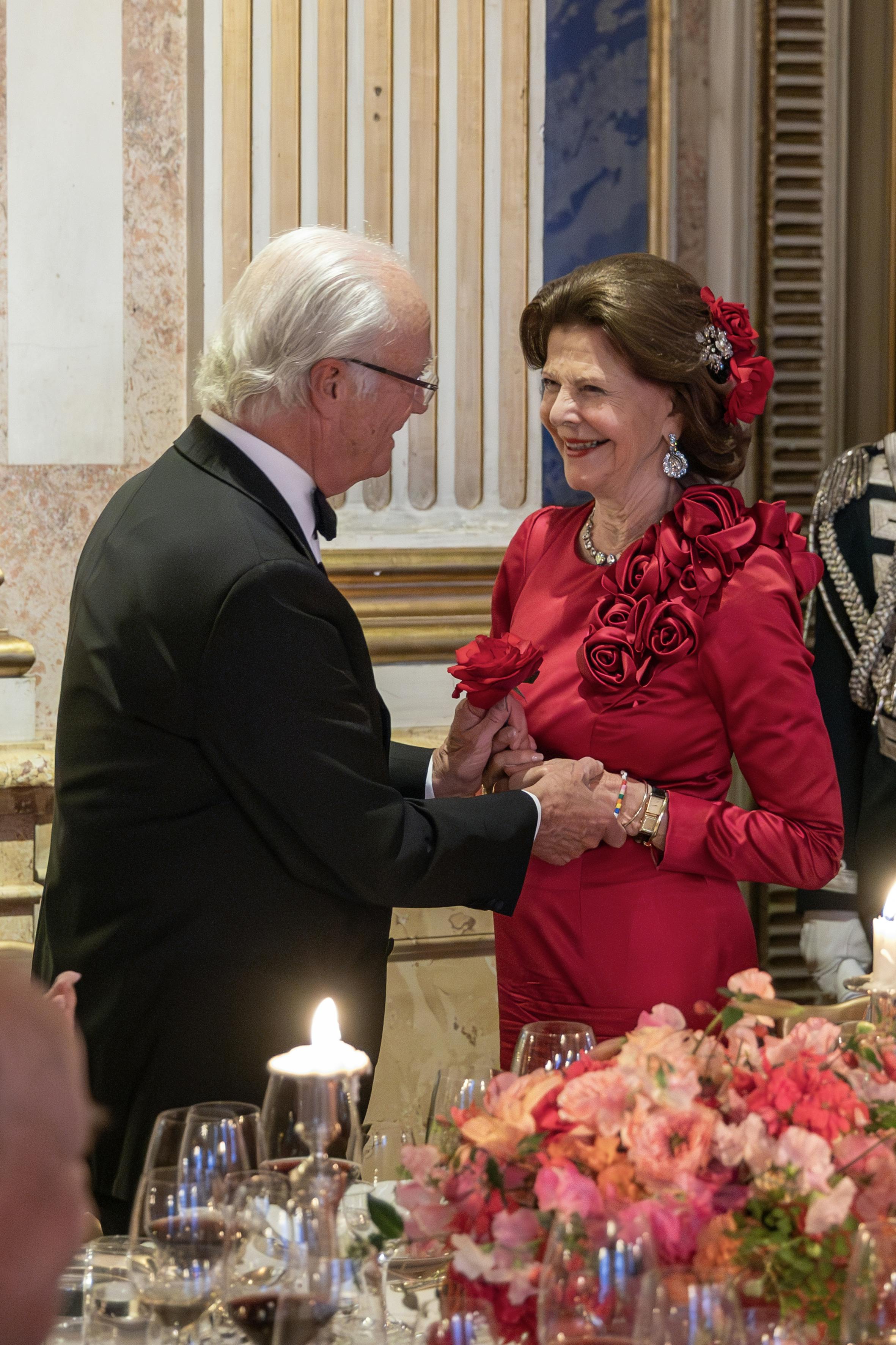 https://imgix.billedbladet.dk/2024-06-19/240615_HMD_80-arsfest_foto_Sara_Friberg_Kungl_Hovstaterna.jpg