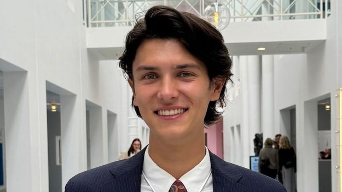 https://imgix.billedbladet.dk/2024-06-19/five-years-at-university-and-I-can-finally-call-myself-cand.merc-%281%29.jpg