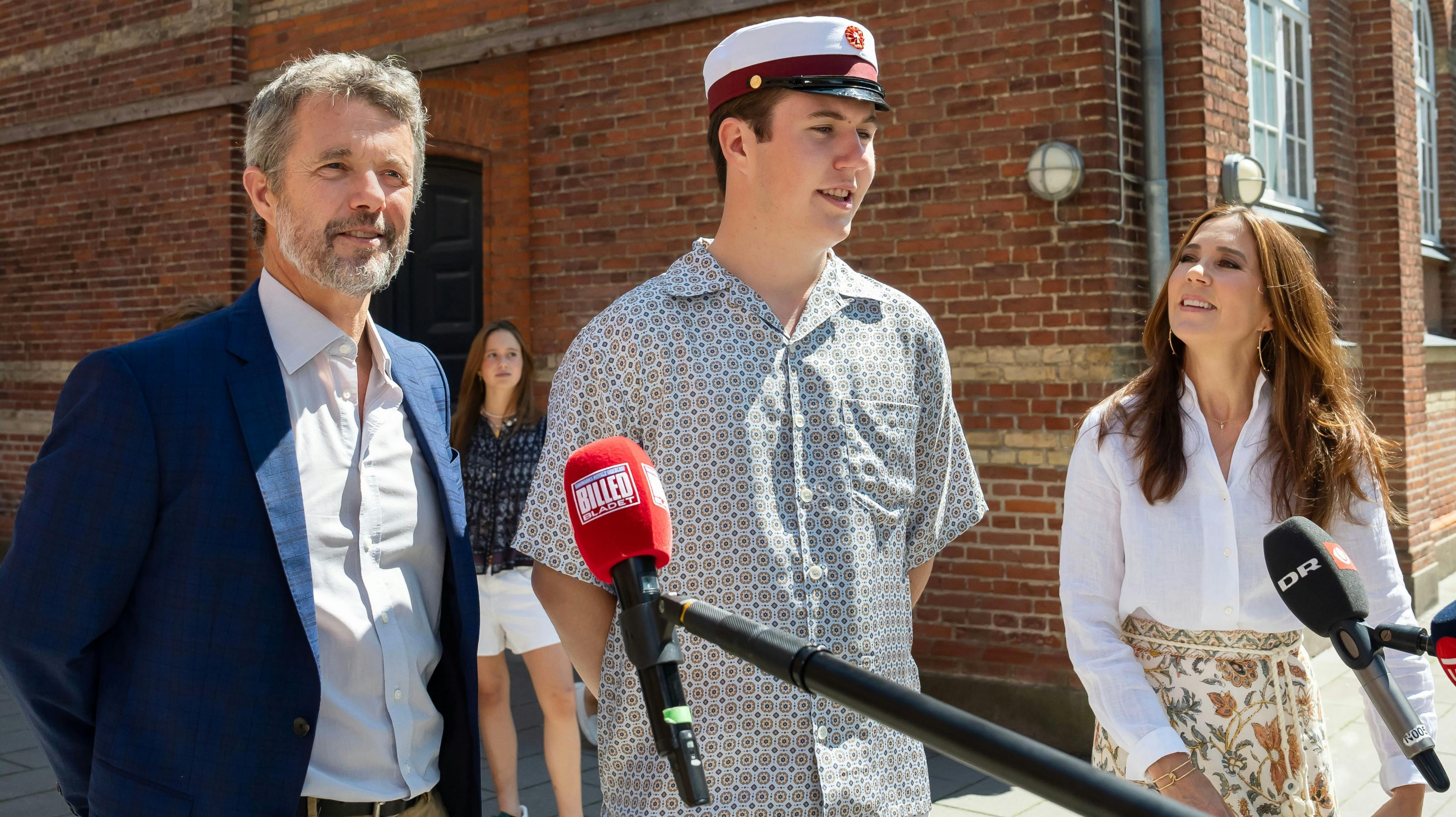 Kong Frederik, kronprins Christian og dronning Mary.