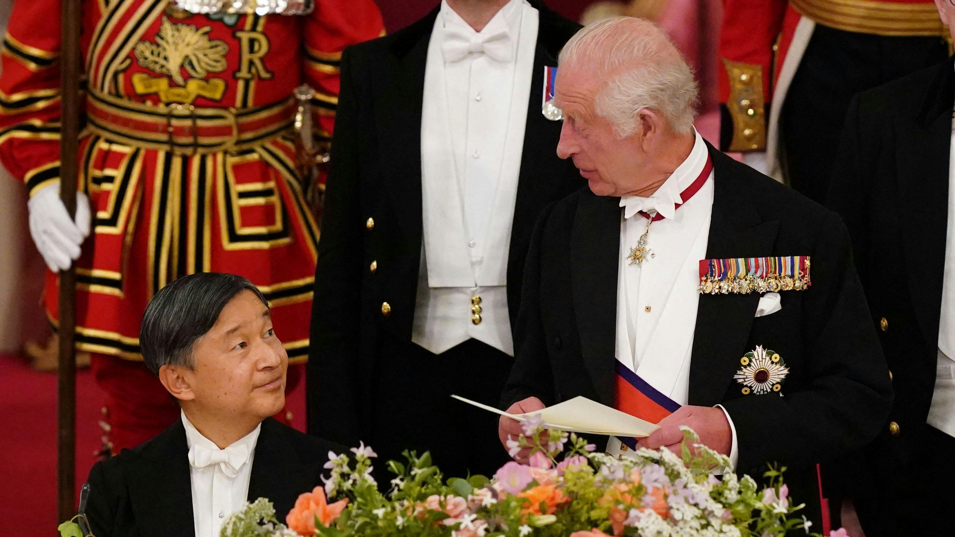 Kejser Naruhito og kong Charles.&nbsp;