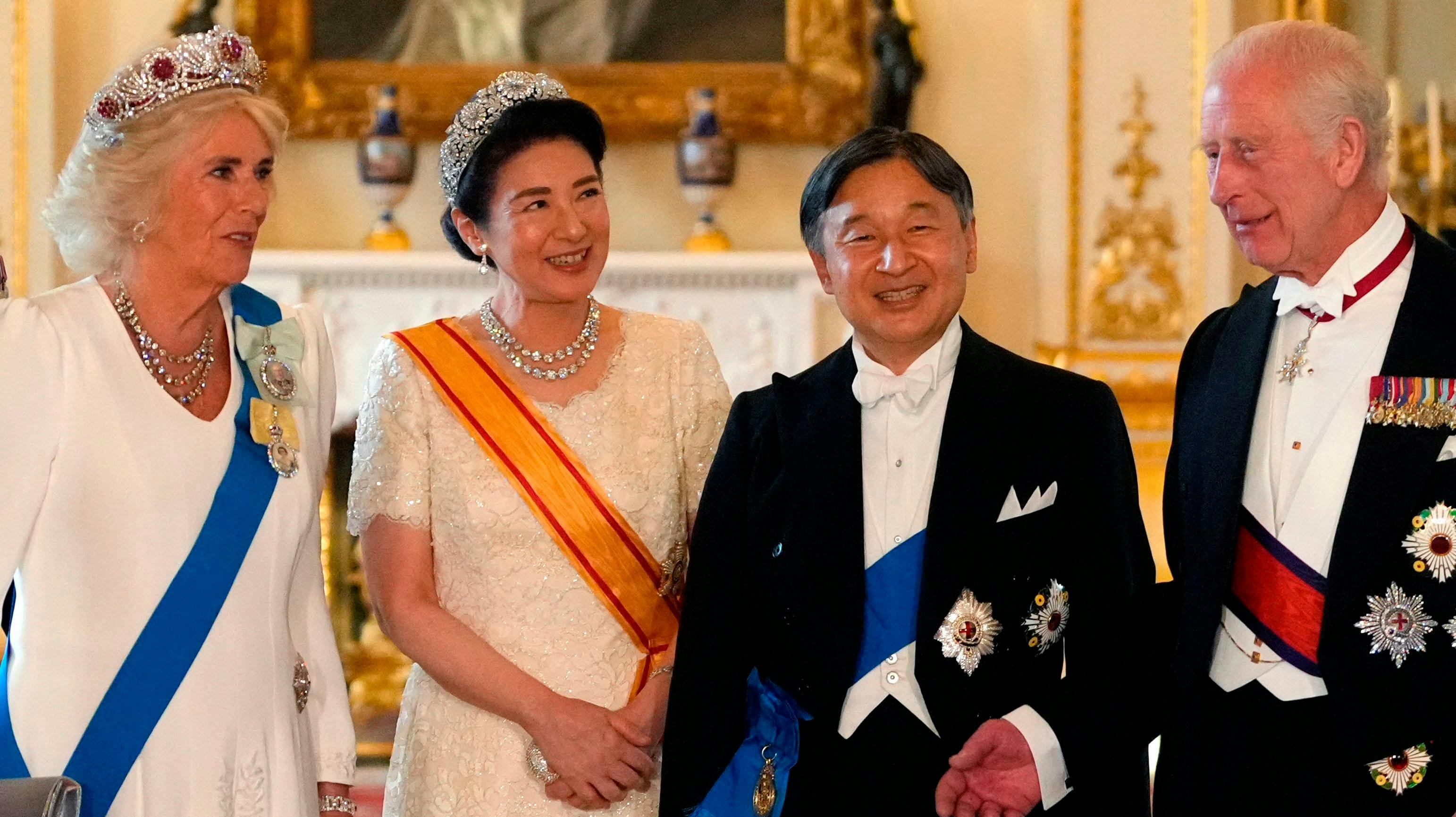 Dronning Camilla, kejserinde Masako, kejser Naruhito og kong Charles. 