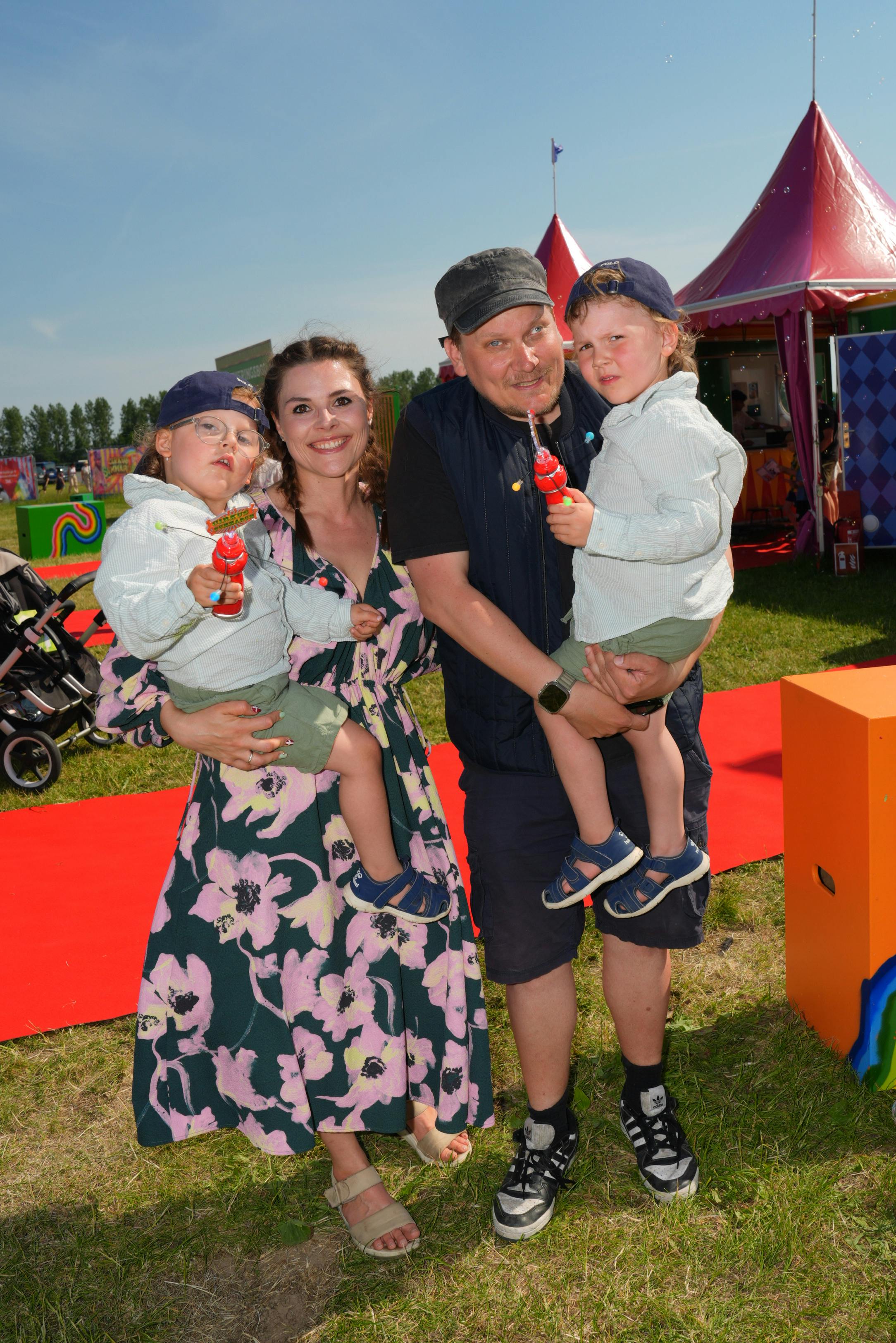 Heino Hansen med hustruen, Cecilie Hansen, og sønnerne, Bernhard og Ferdinand.