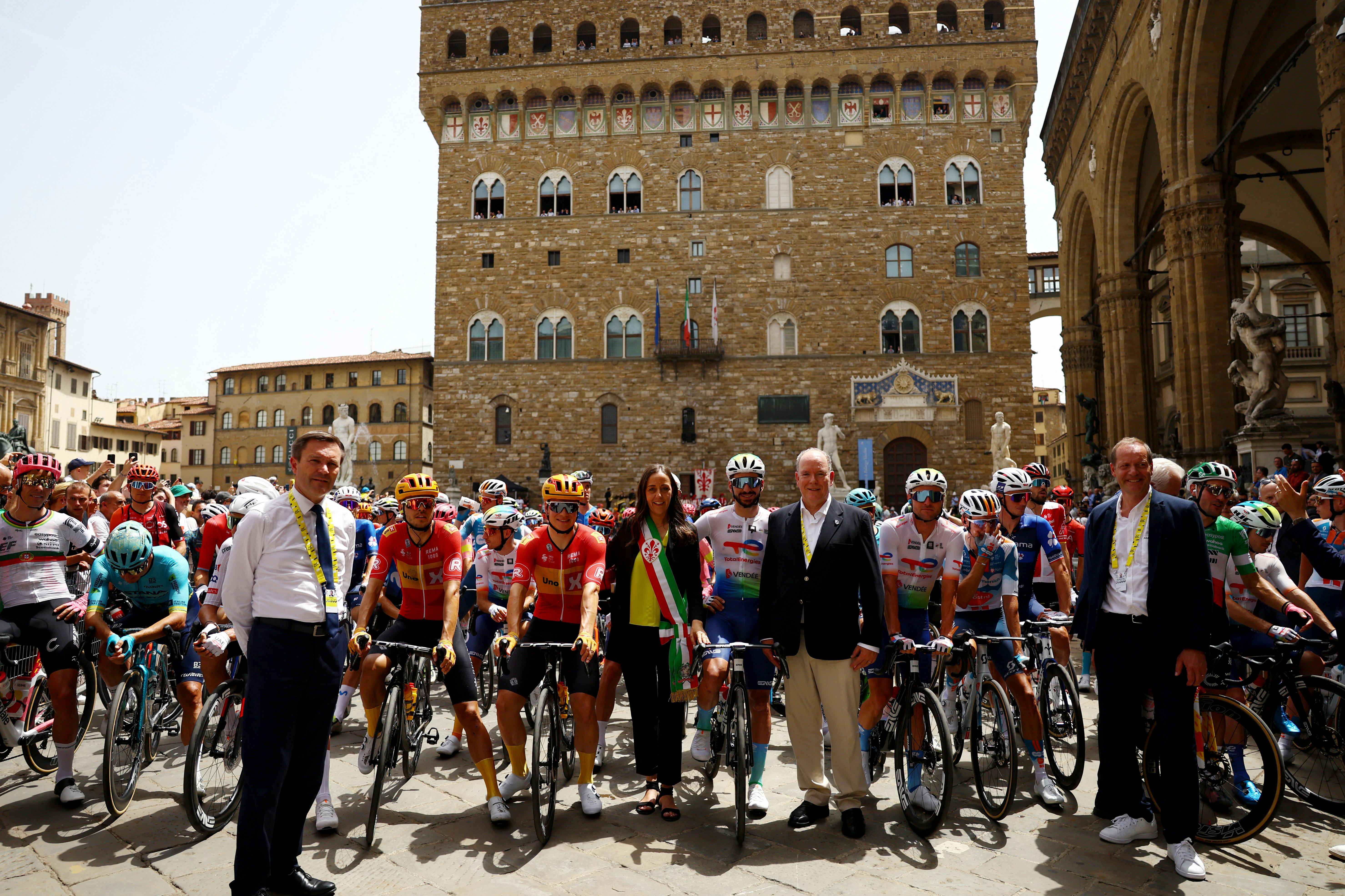 Cycling - Tour de France - Stage 1 - Florence to Rimini - Florence, Italy - June 29, 2024 Mayor of Florence Sara Funaro, Prince Albert II of Monaco and Tour de France director Christian Prudhomme pose for a picture with riders before the start of stage 1 REUTERS/Molly Darlington