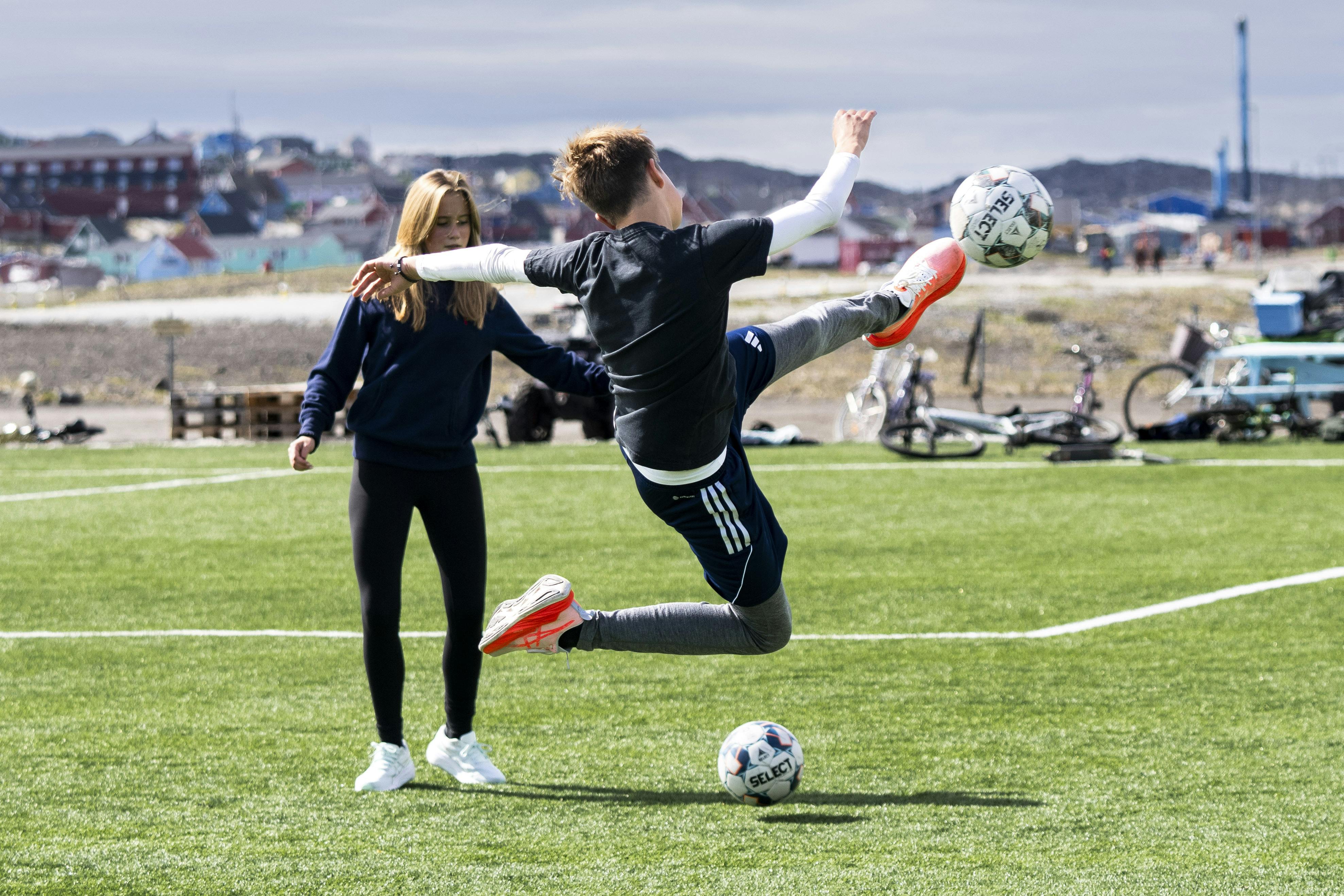 Prins Vincent med et flot spark.