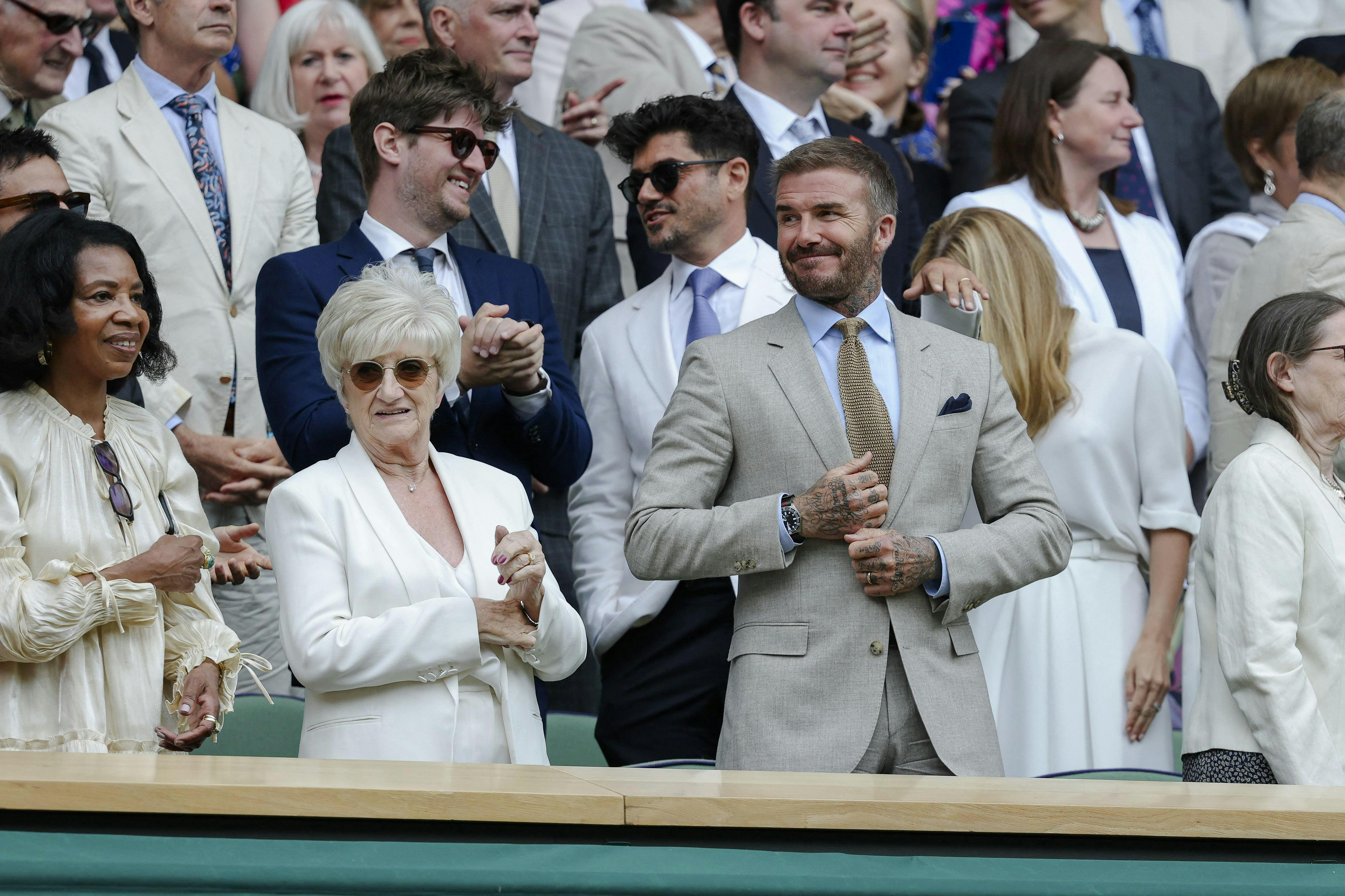 David Beckham med mor til Wimbledon.