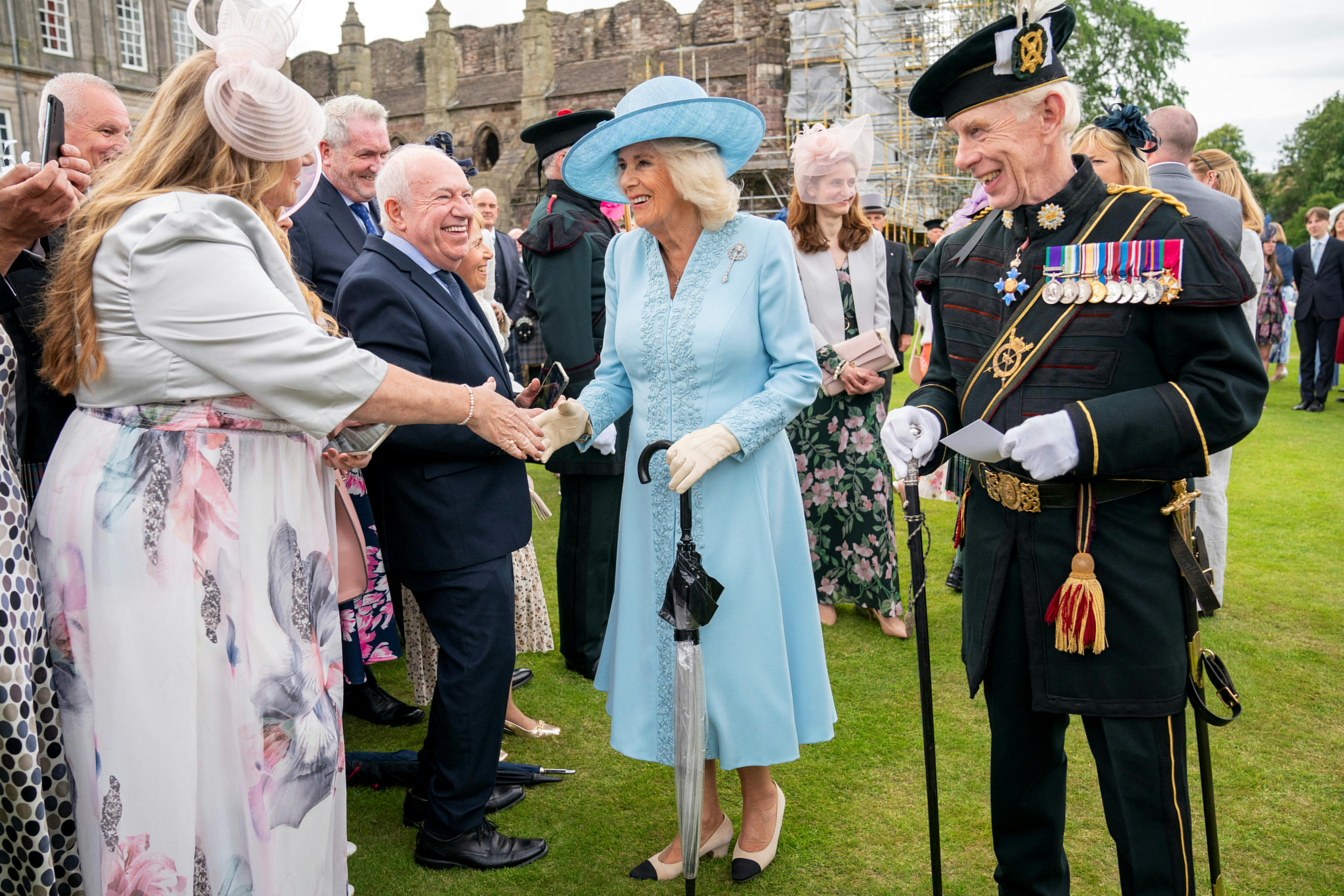 Dronning Camilla til havefest i Edinburgh.