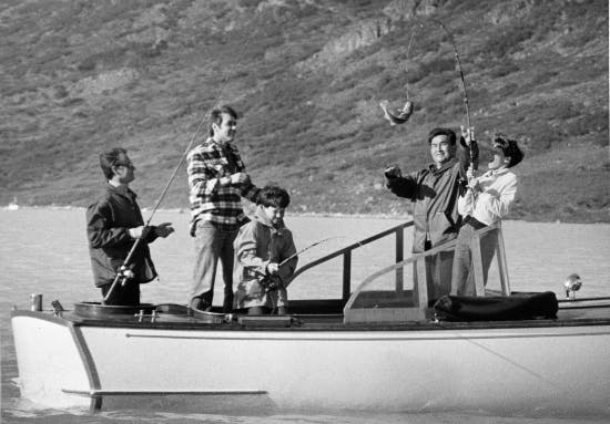 Frederik og Joachim på Eriksfjorden med prins Henrik