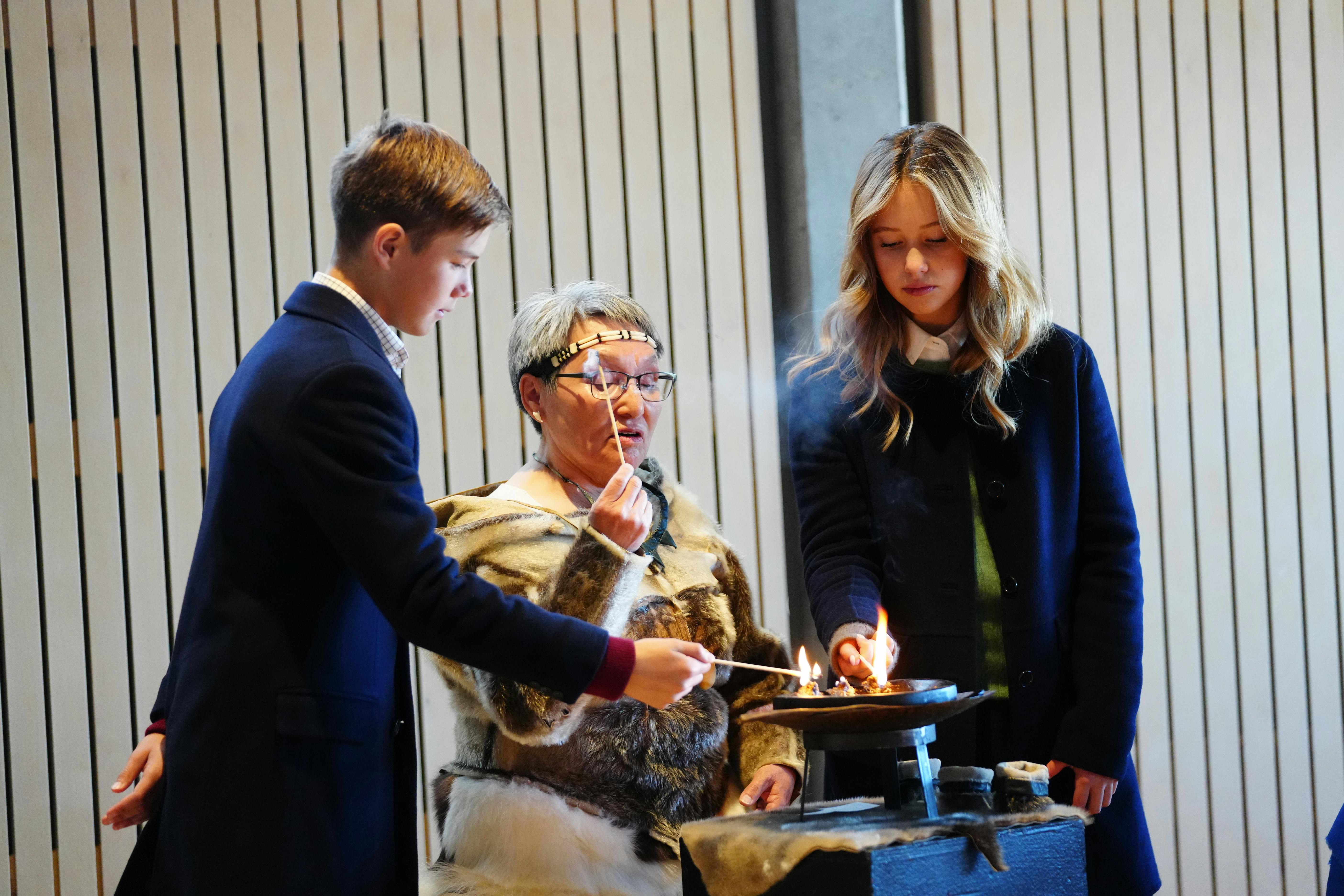 Kong Frederik X og dronning Mary ankommer til Nuuk i Grønland, torsdag den 4. juli 2024. Kongeparret aflægger officielt besøg i Grønland i dagene 29. juni til 6. juli 2024. Besøget indledes i Diskobugten og kongeparret rejser derefter med Dannebrog sydpå langs Grønlands vestkyst.