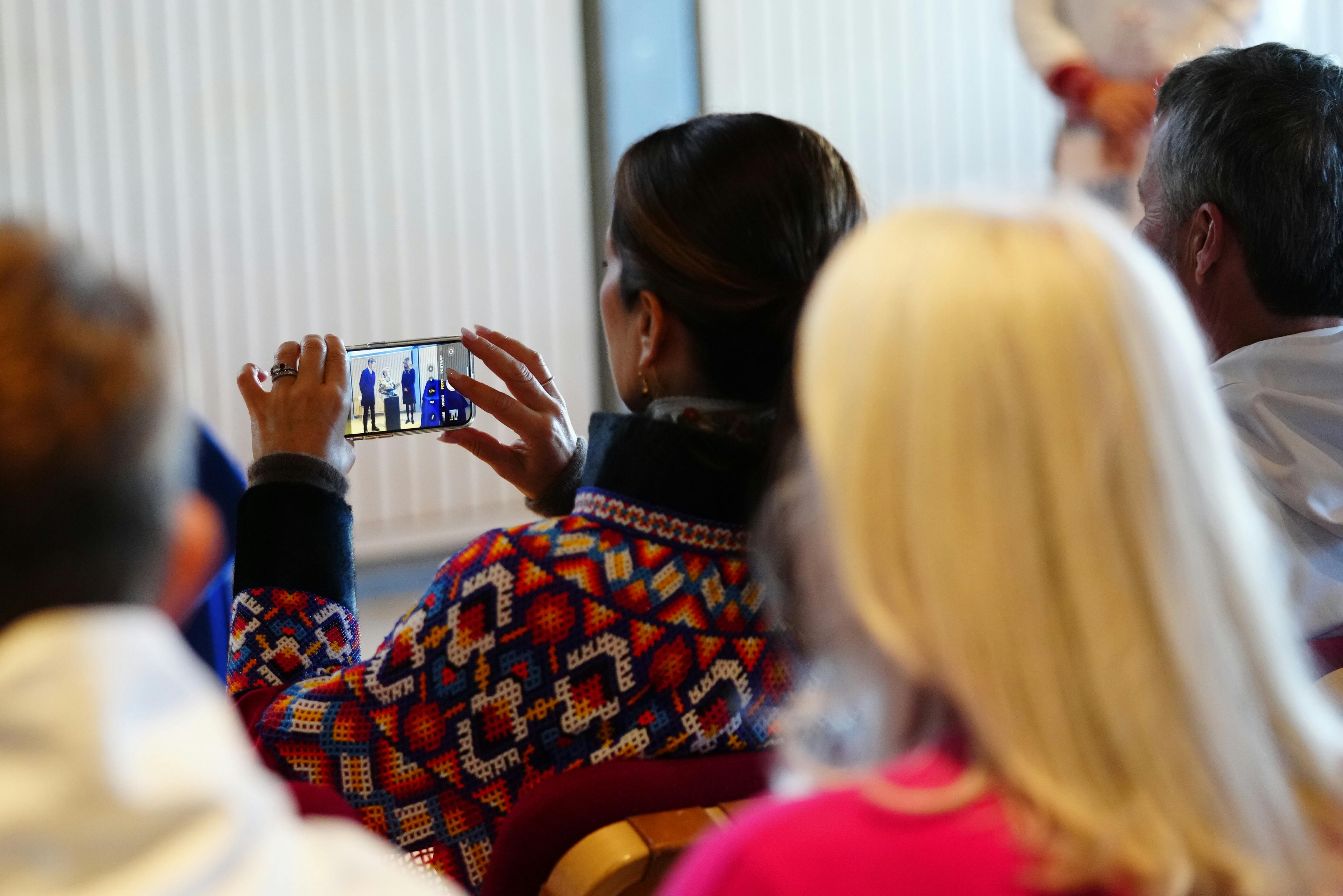 Kong Frederik X og dronning Mary ankommer til Nuuk i Grønland, torsdag den 4. juli 2024. Kongeparret aflægger officielt besøg i Grønland i dagene 29. juni til 6. juli 2024. Besøget indledes i Diskobugten og kongeparret rejser derefter med Dannebrog sydpå langs Grønlands vestkyst.