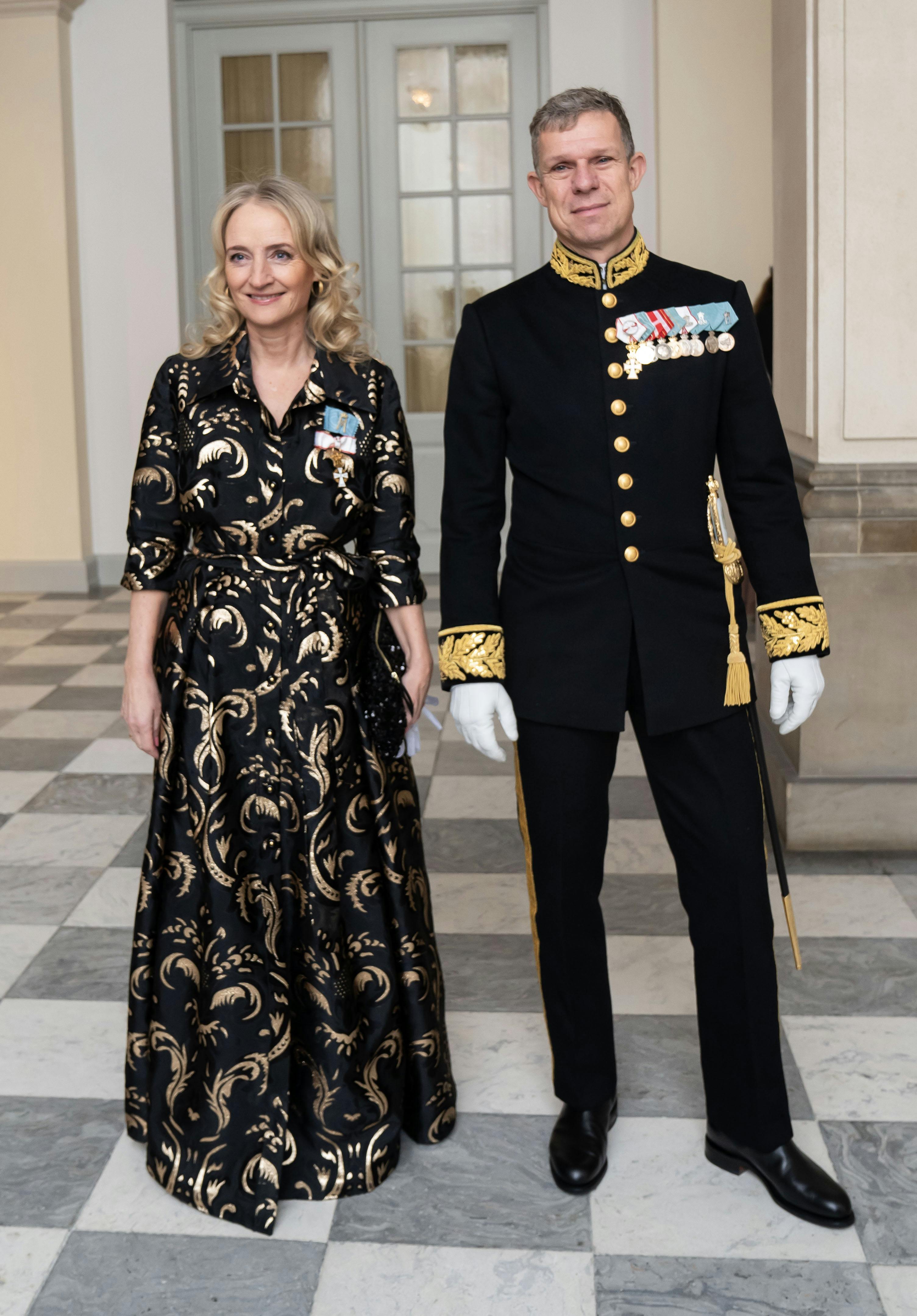 OPGAVE:Dronning Margrethe afholder nytårskur for det diplomatiske korps.Gæsterne ankommer STED: Christiansborg slot, DrabantsalenJOURNALIST: Marianne SingerFOTOGRAF: Hanne JuulDATO: 20240103