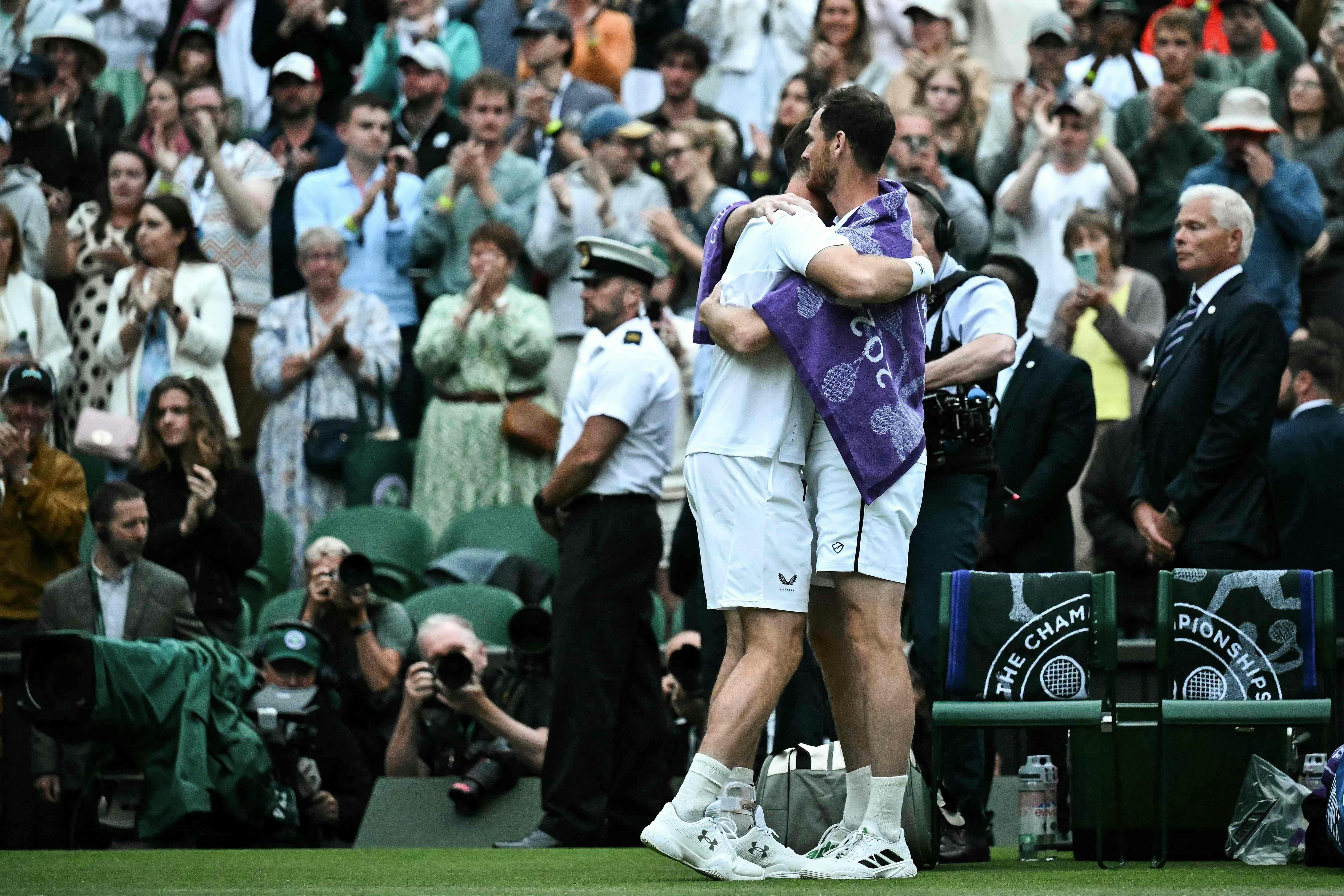 Andy Murray krammer bror Jamie Murray.