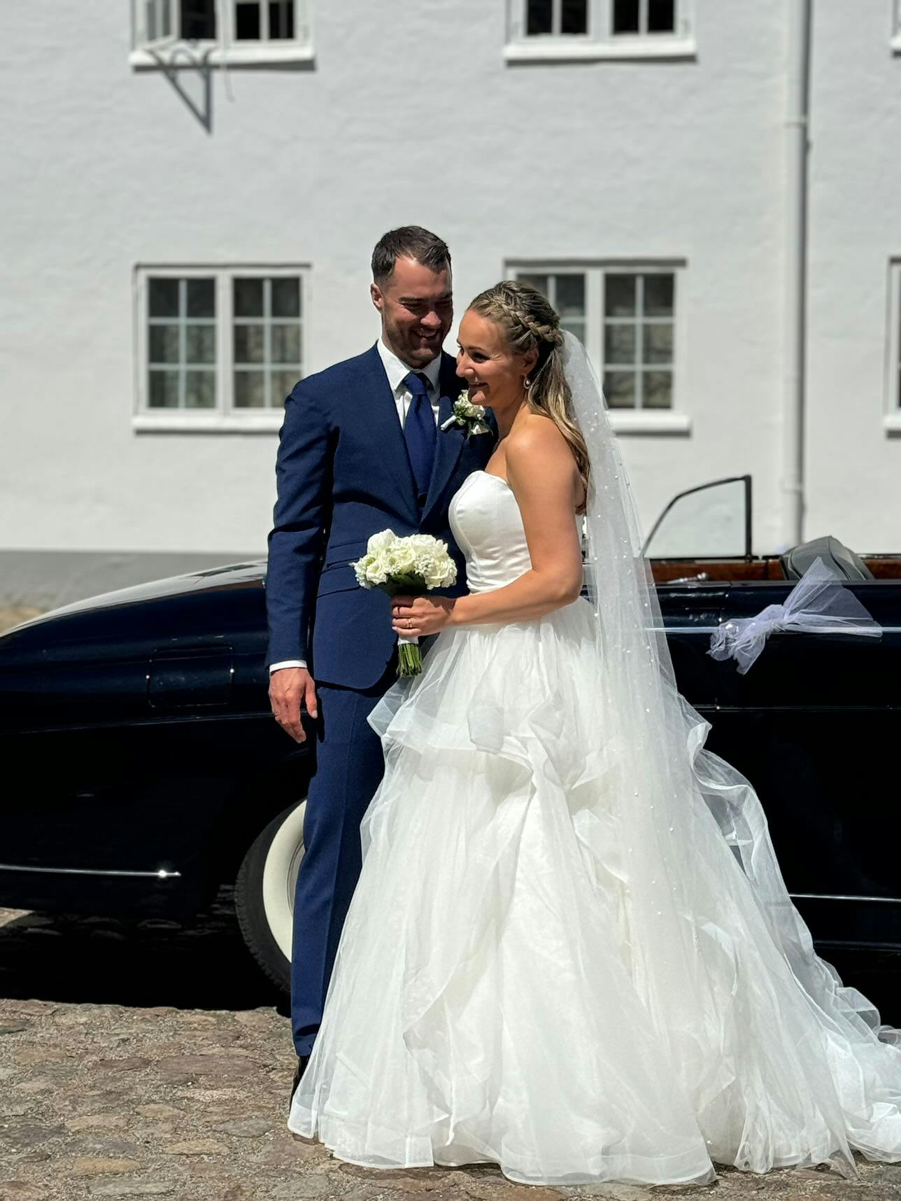 Stine Bjerre Mortensen og Casper U. Mortensen på deres bryllupsdag.