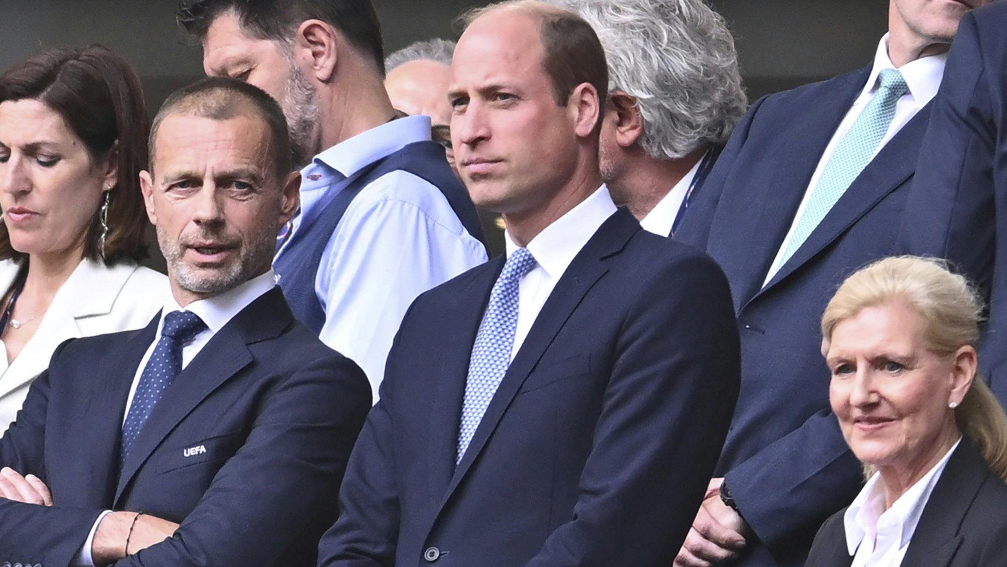 Aleksander Ceferin, præsident for Det Europæiske Fodboldforbund, prins William og Debbie Hewitt, vicepræsident for Det Europæiske Fodboldforbund.