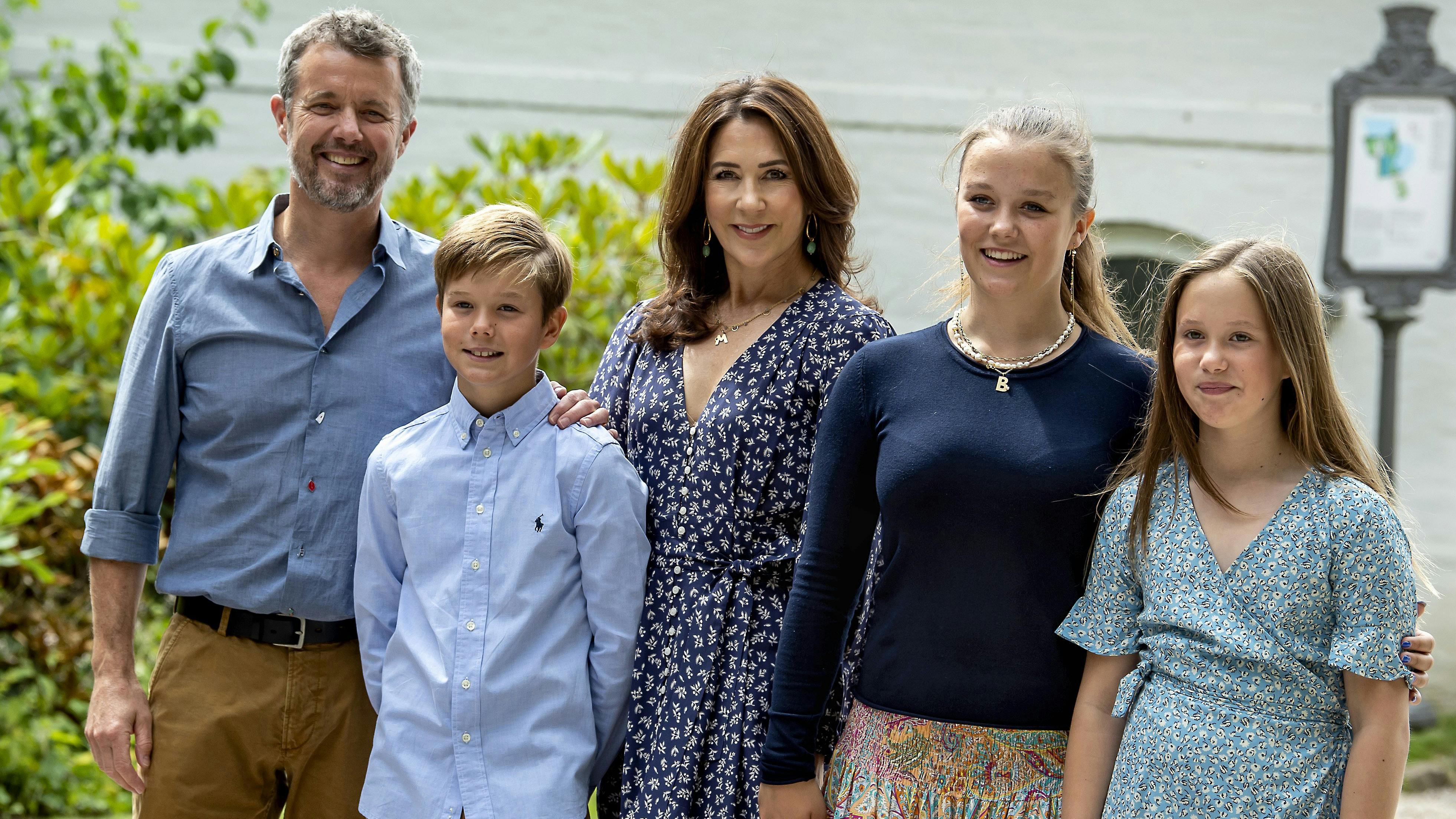 Kong Frederik, prins Vincent, dronning Mary, prinsesse Isabella og prinsesse Josephine i Gråsten i 2022.