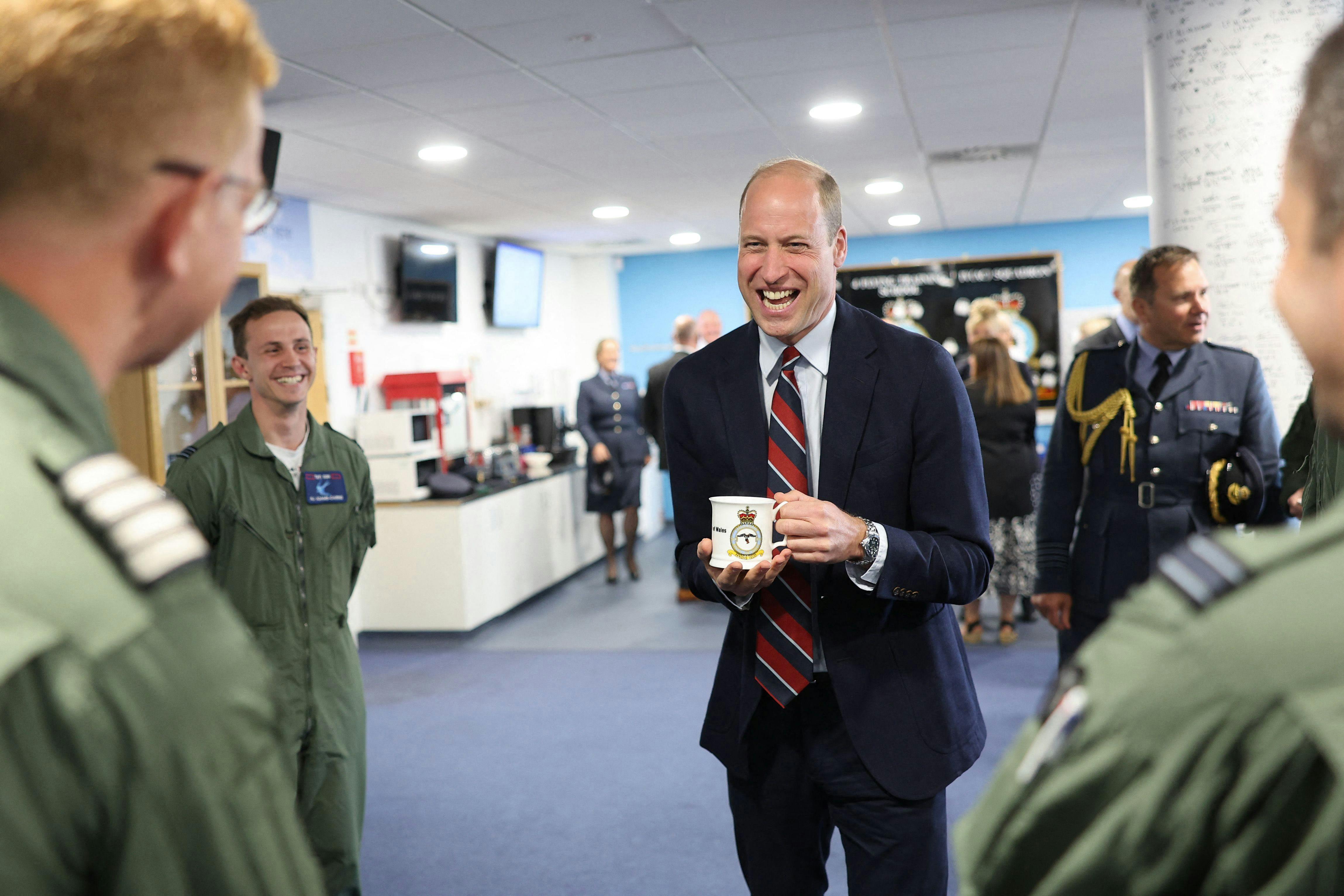 Prins William på besøg hos RAF Valley i Holyhead i Anglesey på Wales.