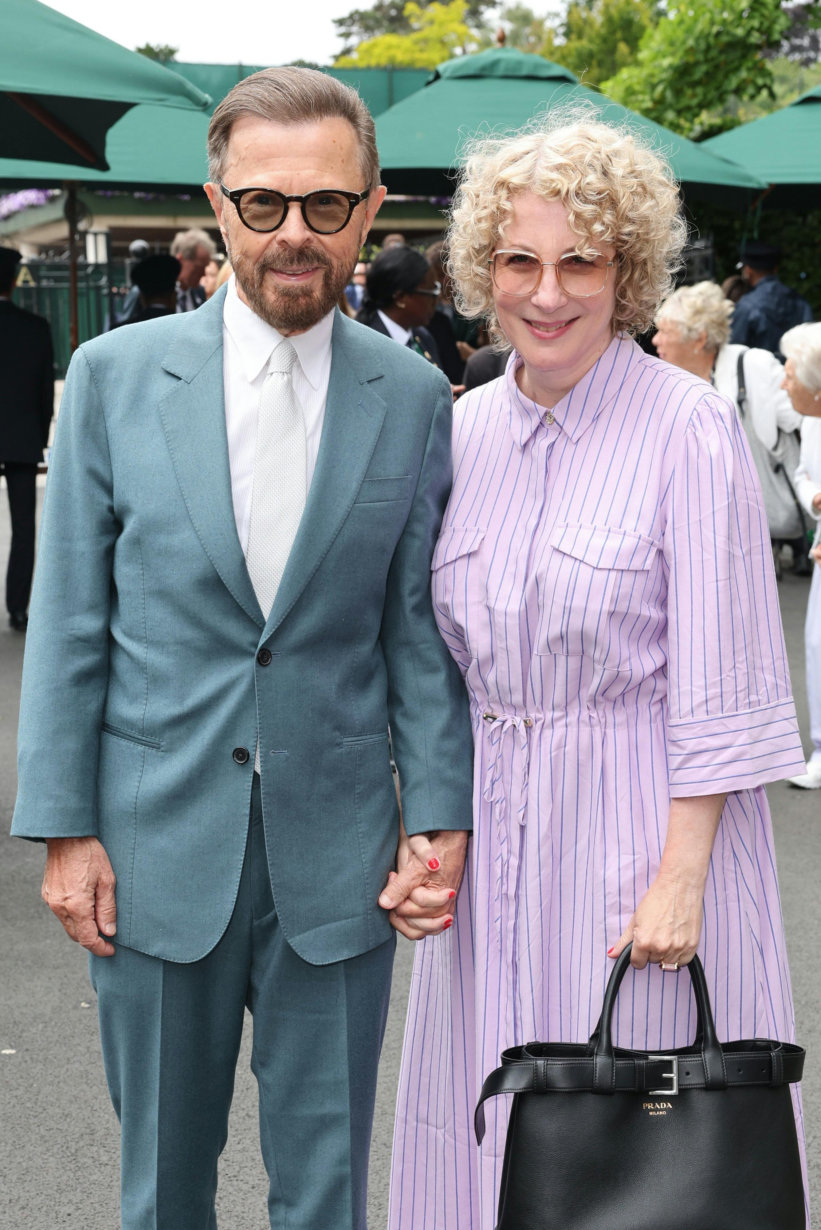 Björn Ulvaeus og kæresten Christina Sas til Wimbledon onsdag den 10. juli.
