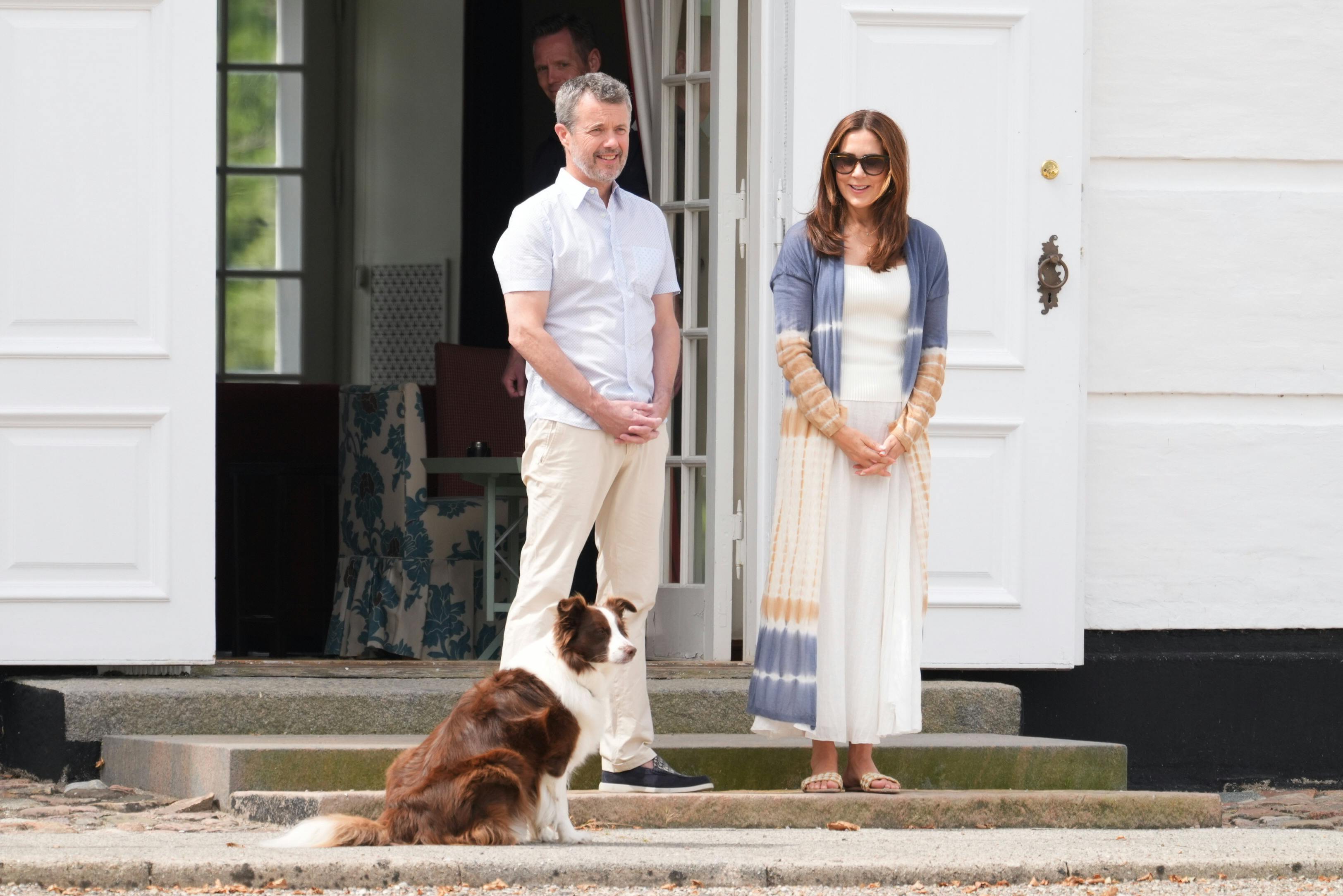 Kong Frederik og dronning Marys første vagtskifte på Graasten Slot som kongepar