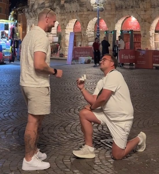 Thomas Evers Poulsen frier iVerona til kæresten Sæphor Kristinsson.