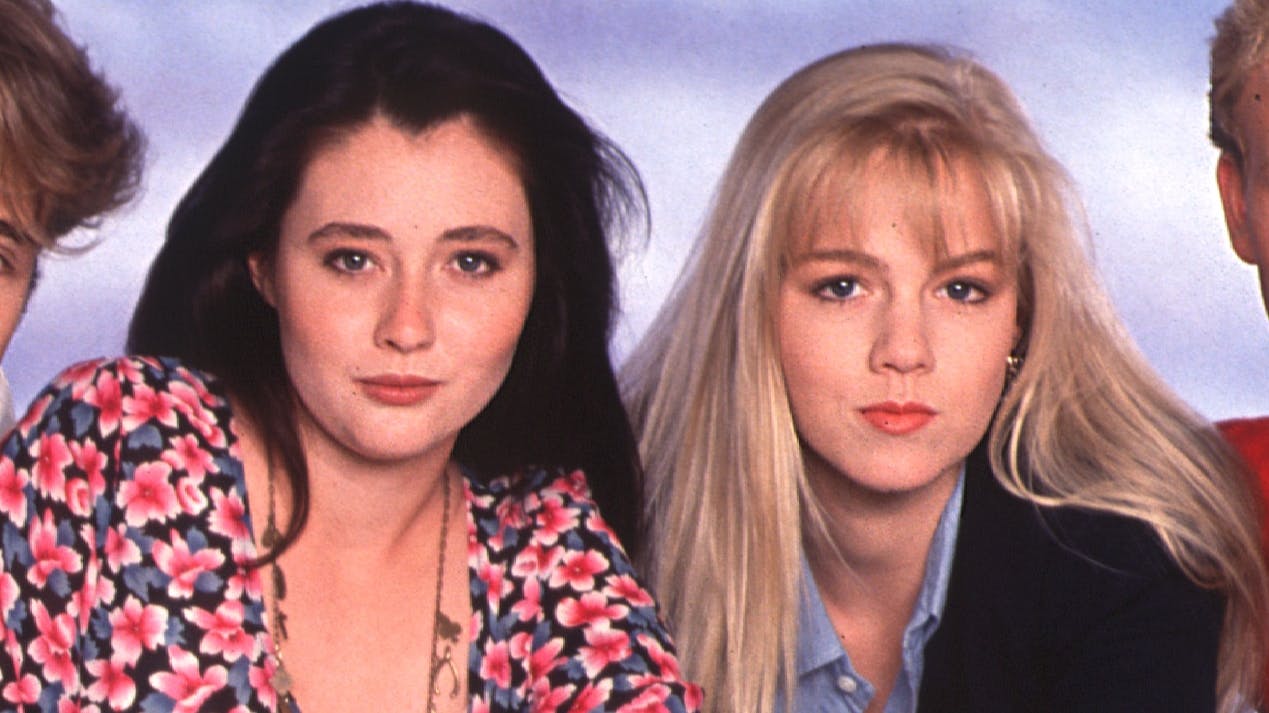 Shannen Doherty og Jennie Garth som Brenda og Kelly i "Beverly Hills".