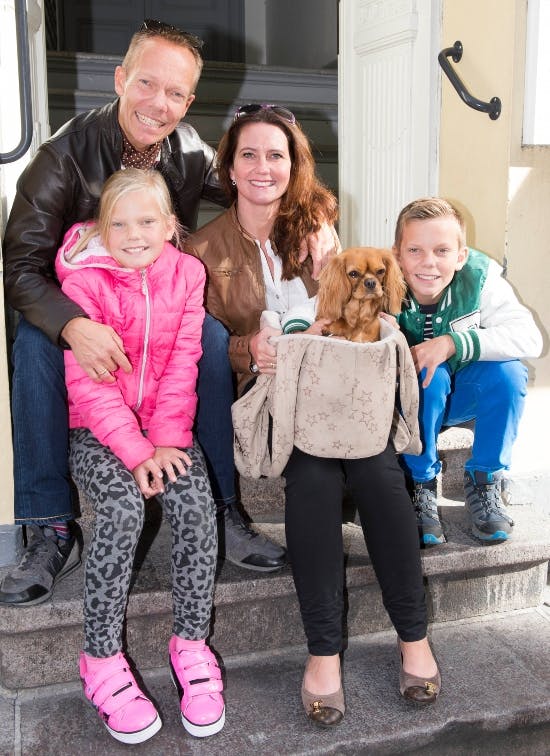 Jens Werner med fruen Anette, børnene Isabella og Nikolai, samt hunden Carla.