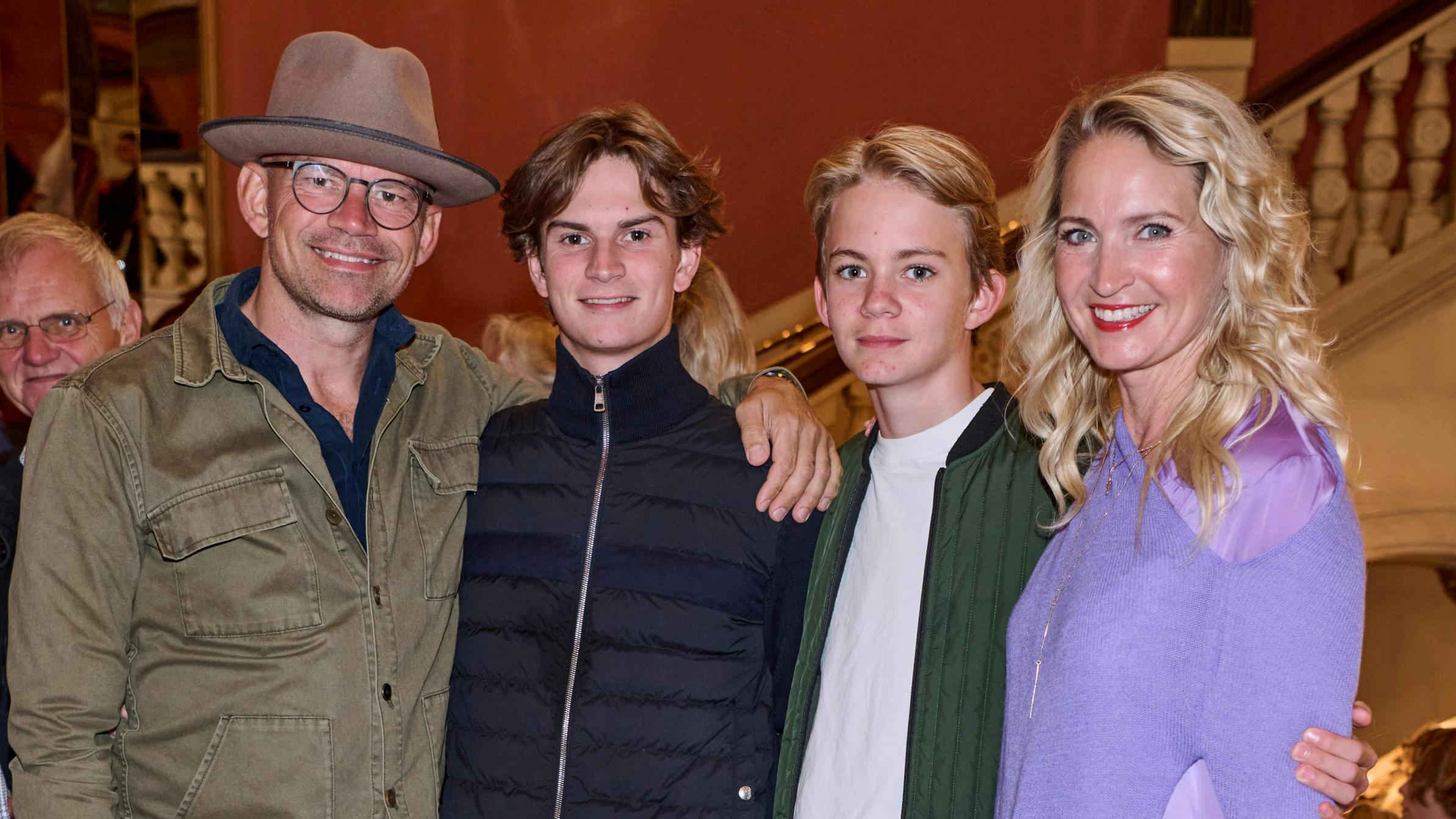 Jesper Vollmer og Annette Heick med sønnerne Eliot og Storm. 