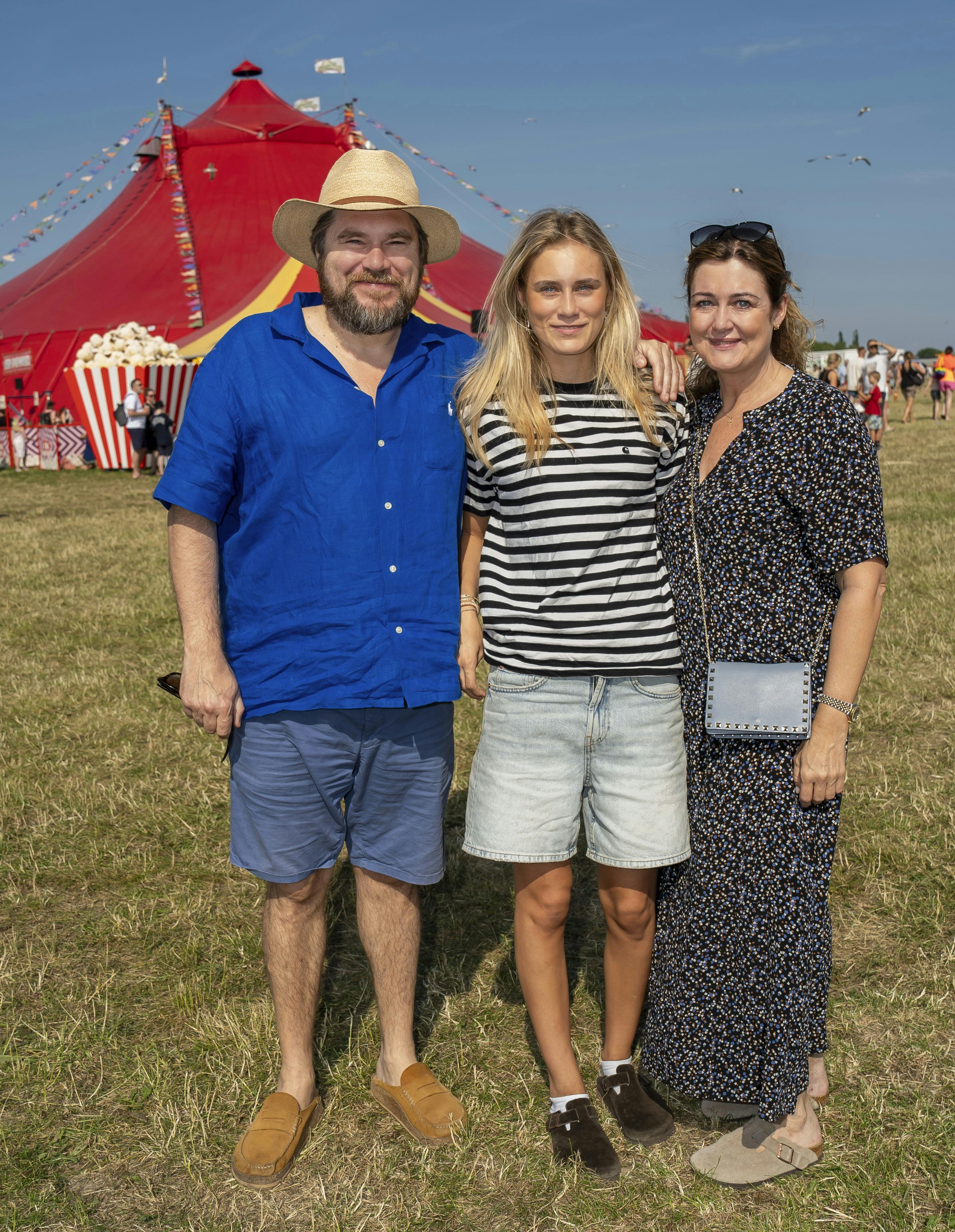 Rasmus Bjerg til Cirkus Summarum med sin hustru Helle og datter Ella.