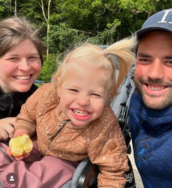 Lotte Friis og Christoffer Schnack Ringø med datteren Andrea.