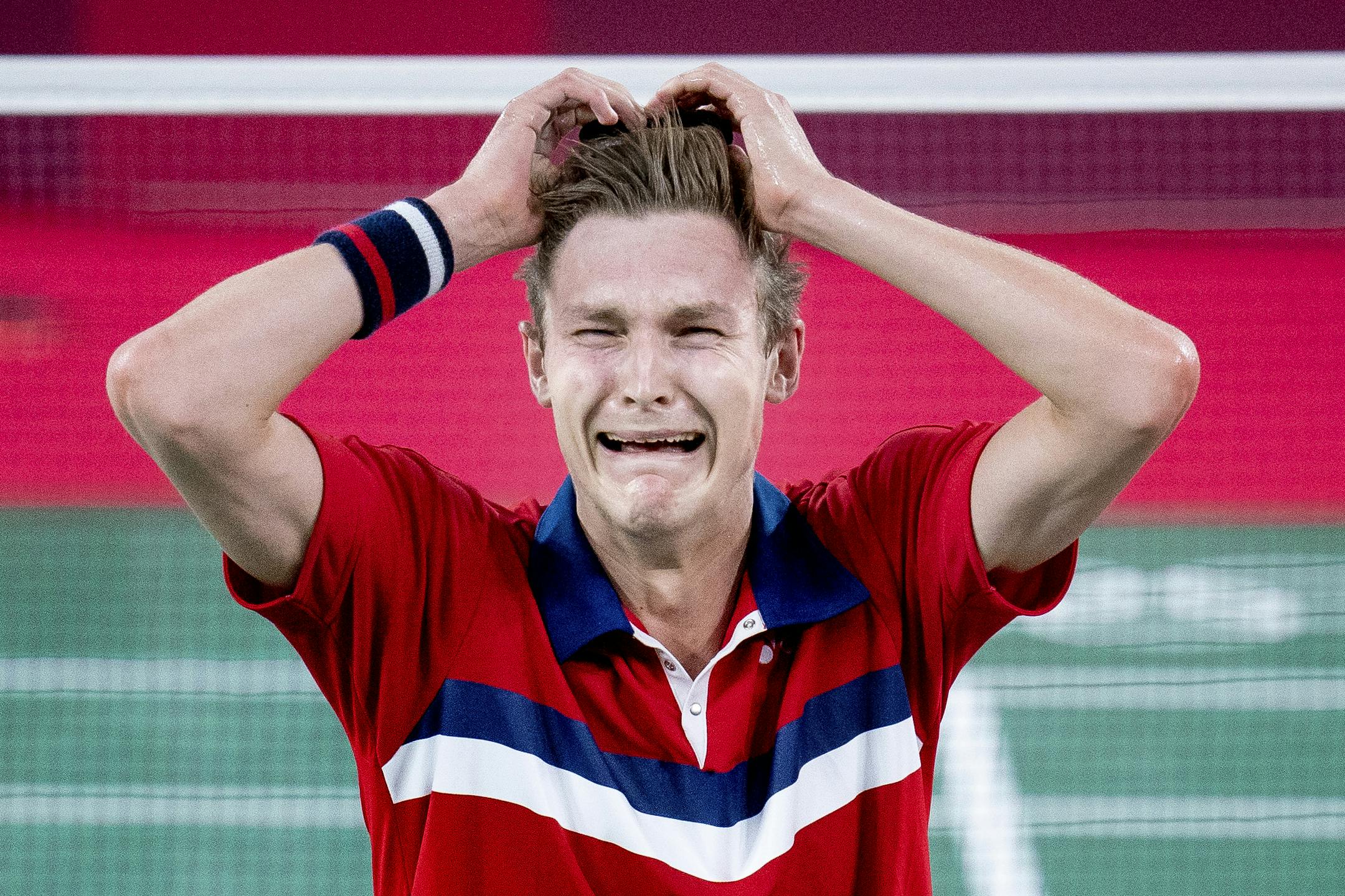 Viktor Axelsen vinder guld mod Chen Long i badminton finale til OL i Tokyo, mandag den 2 august 2021. (Foto: Liselotte Sabroe/Ritzau Scanpix)