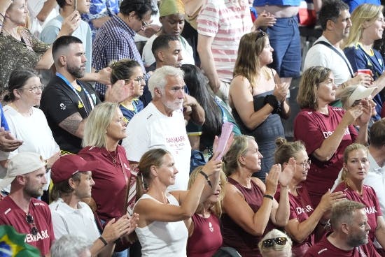 Morten Stig Christensen og Anne Engdal Stig Christensen og danske fans