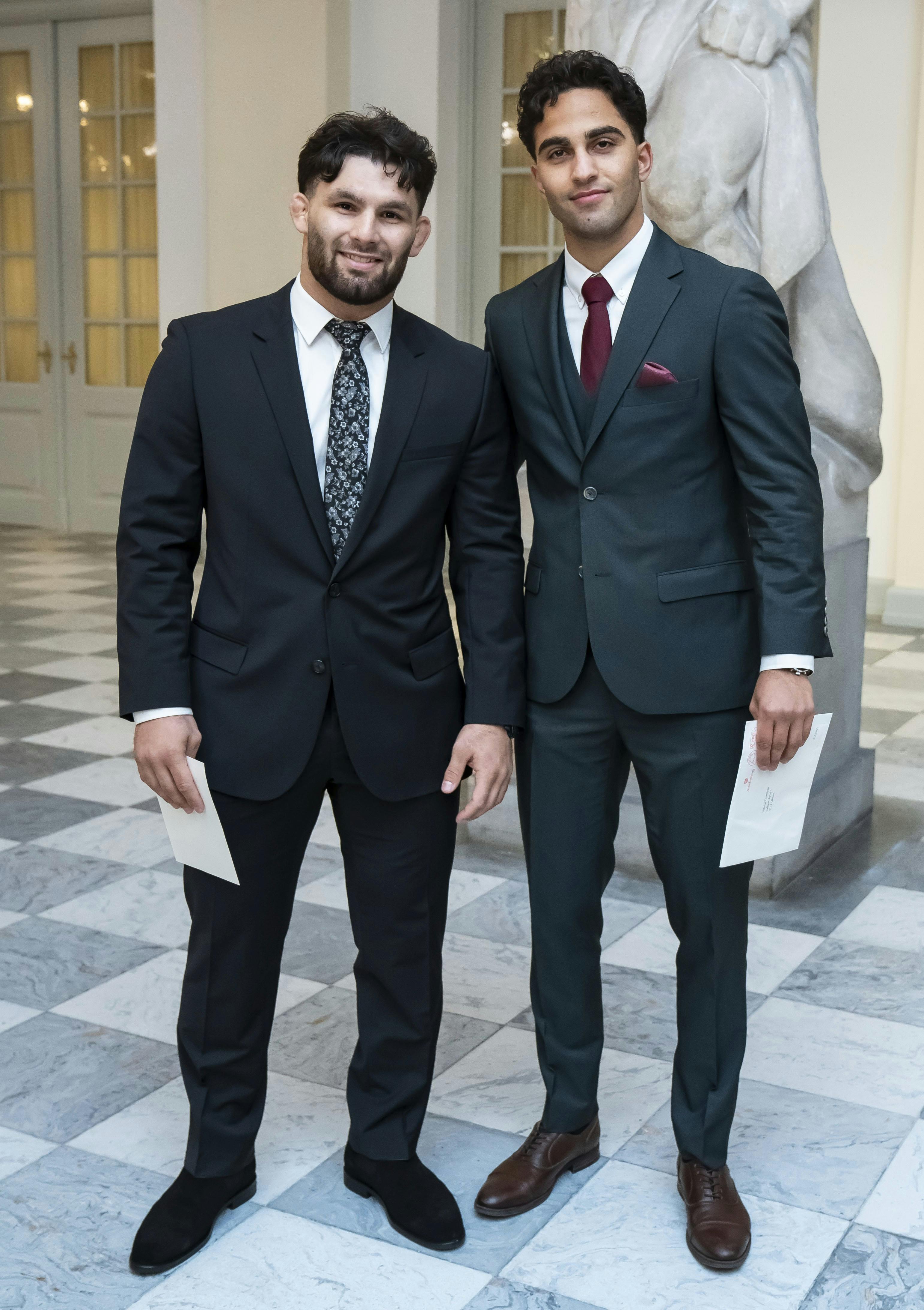 Turpal Bisultanov (tv.) og Nikolai Terteryan (th.) til kronprins Christians 18-års fødselsdag.