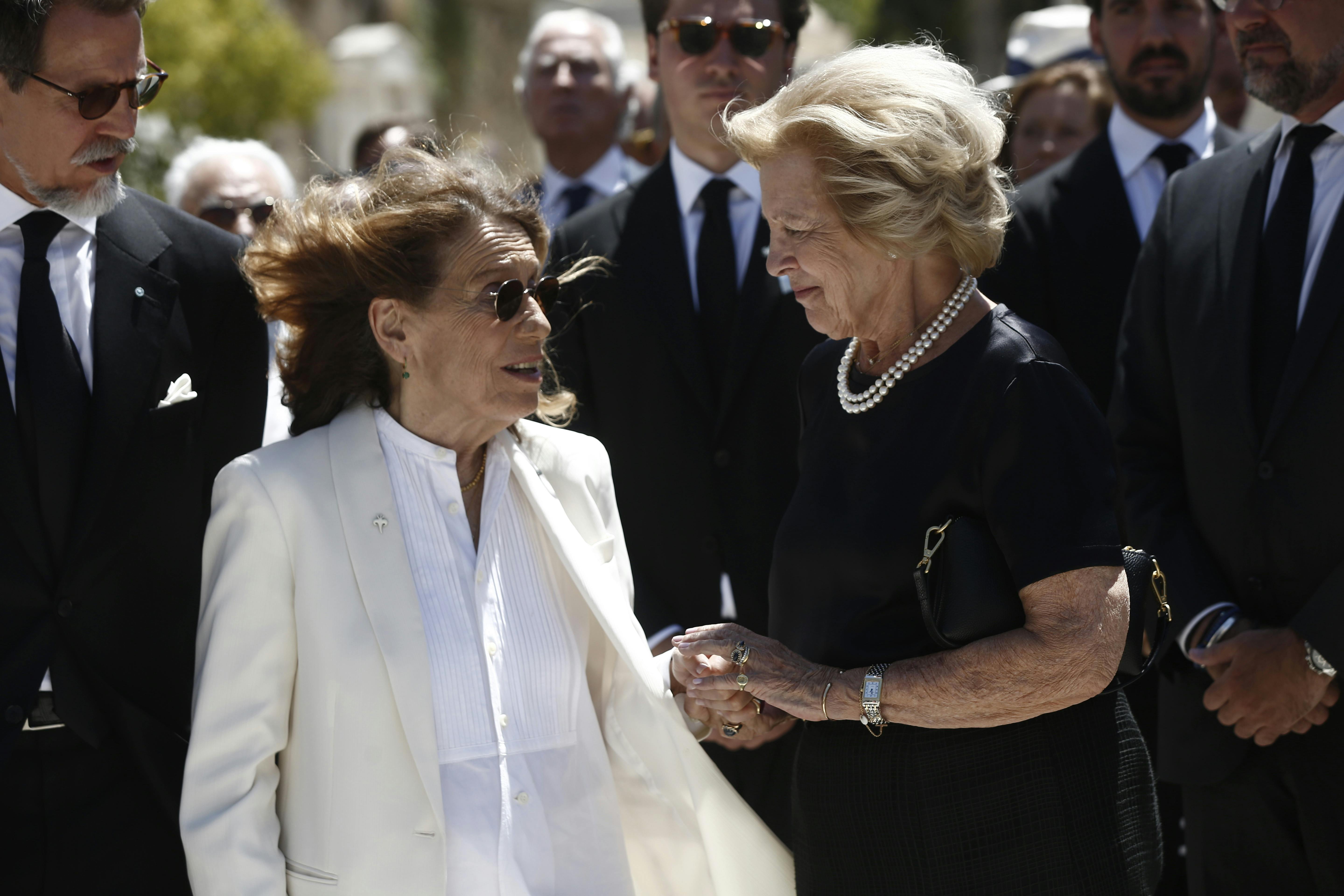 epa11515385 Wife of late Prince Michael, Marina Karella (C-L) and Greece's former Queen Sofia (C-R) talk next to Greece's former Crown Prince Pavlos (L) after the funeral of Prince Michael of Greece and Denmark, in Athens, Greece, 01 August 2024. Prince Michael of Greece and Denmark, renowned historian and author, passed away at the age of 85 in a hospital in Athens, as it was announced on 28 July. EPA/YANNIS KOLESIDIS