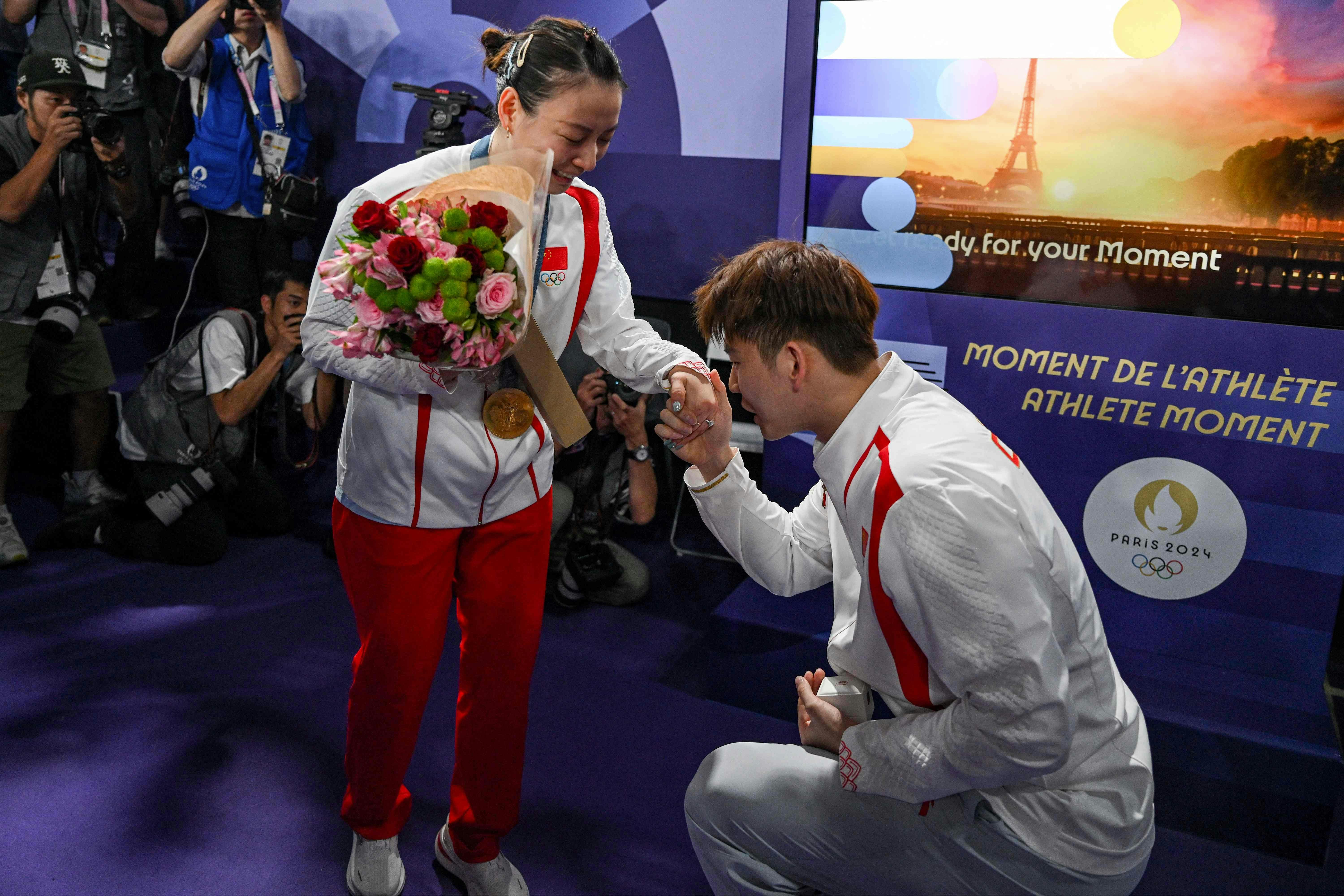 Liu Yuchen frier til Huang Ya Qiong. 