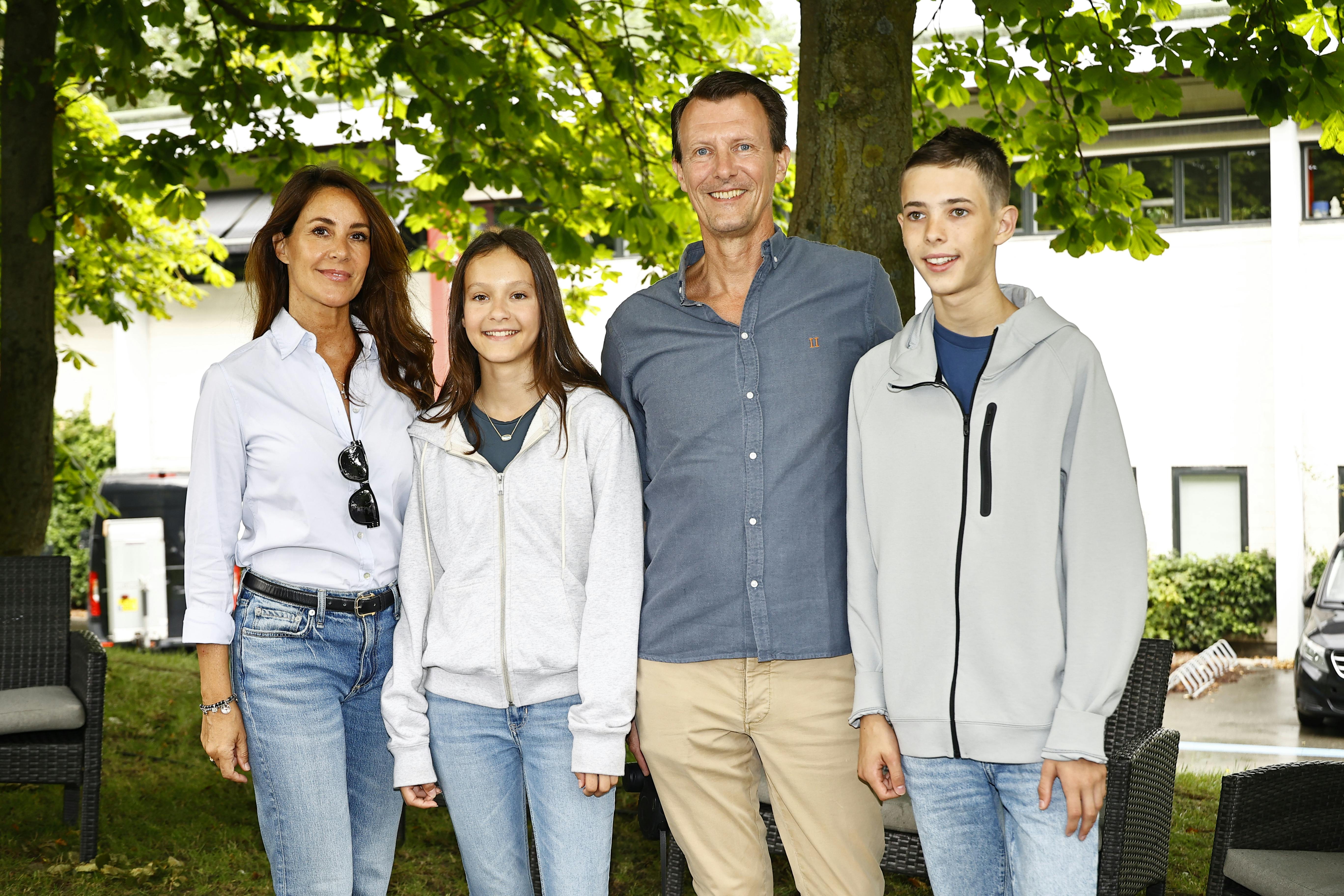 Prinsesse Marie, komtesse Athena, prins Joachim og grev Henrik. 