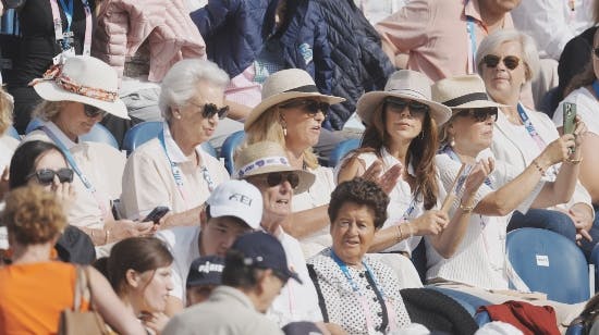 Mette Ahlefeldt-Laurvig, prinsesse Benedikte, Helle Trolle, dronning Mary og Malou Skeel