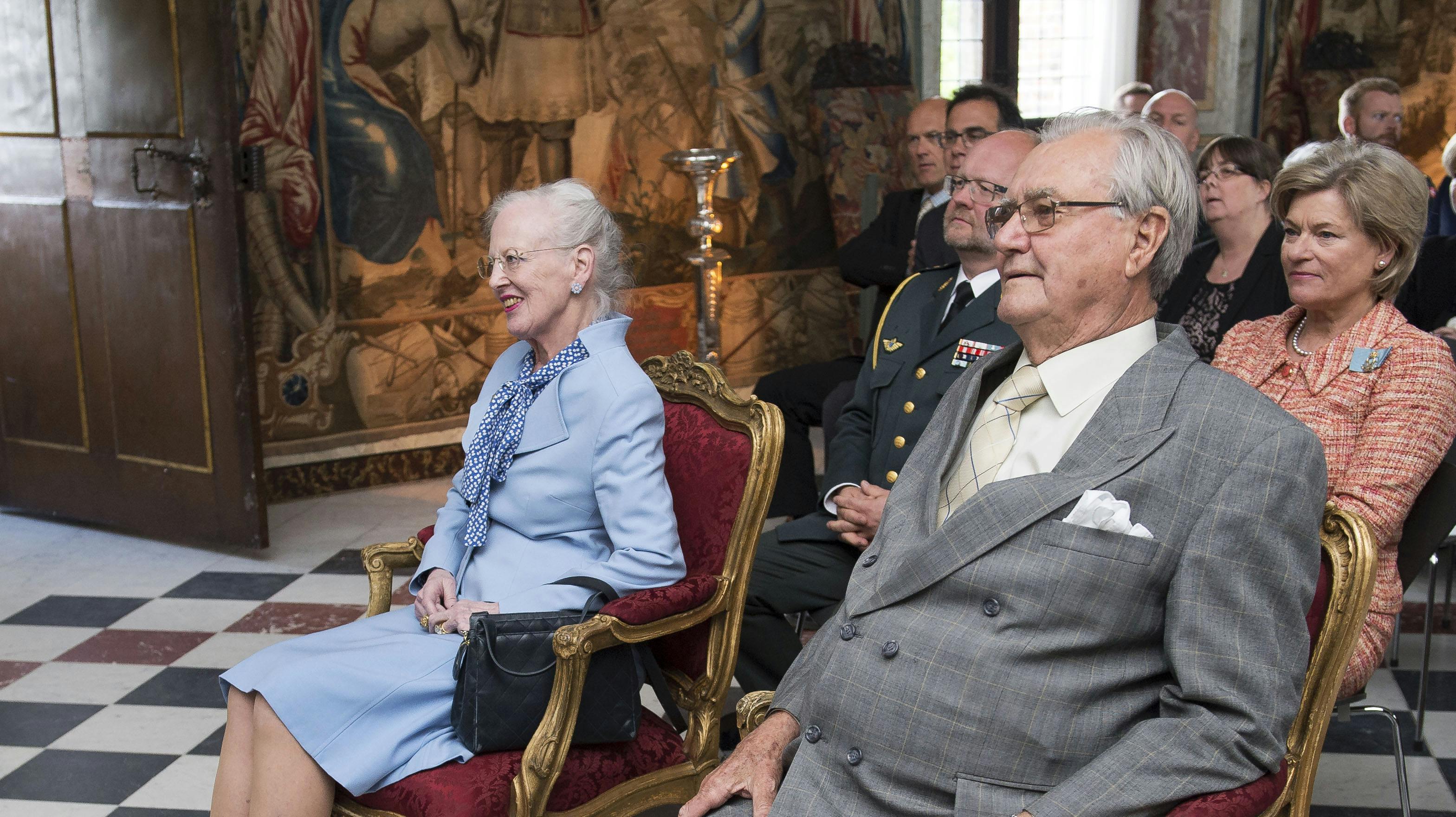 Regentparret til koncert på Rosenborg Slot med Den Kongelige Livgardes Musikkorps. Koncerten var en fødselsdagsgave til Dronningen fra musikkorpset, ligesom dronningen også modtager en CD med 16 H.C. Lumbye-numre som musikkorpset har indspillet.