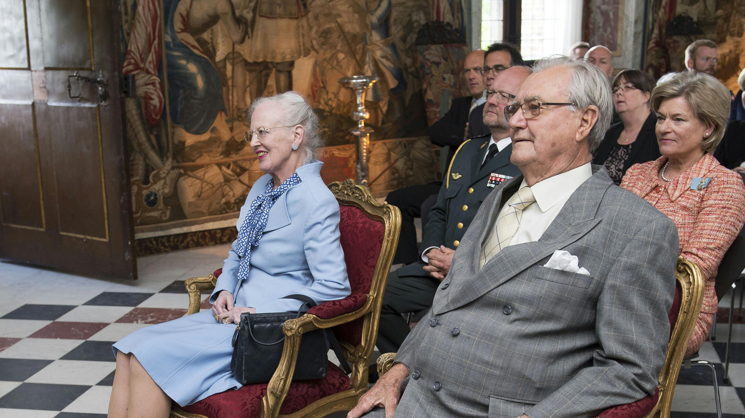 Regentparret til koncert på Rosenborg Slot med Den Kongelige Livgardes Musikkorps. Koncerten var en fødselsdagsgave til Dronningen fra musikkorpset, ligesom dronningen også modtager en CD med 16 H.C. Lumbye-numre som musikkorpset har indspillet.