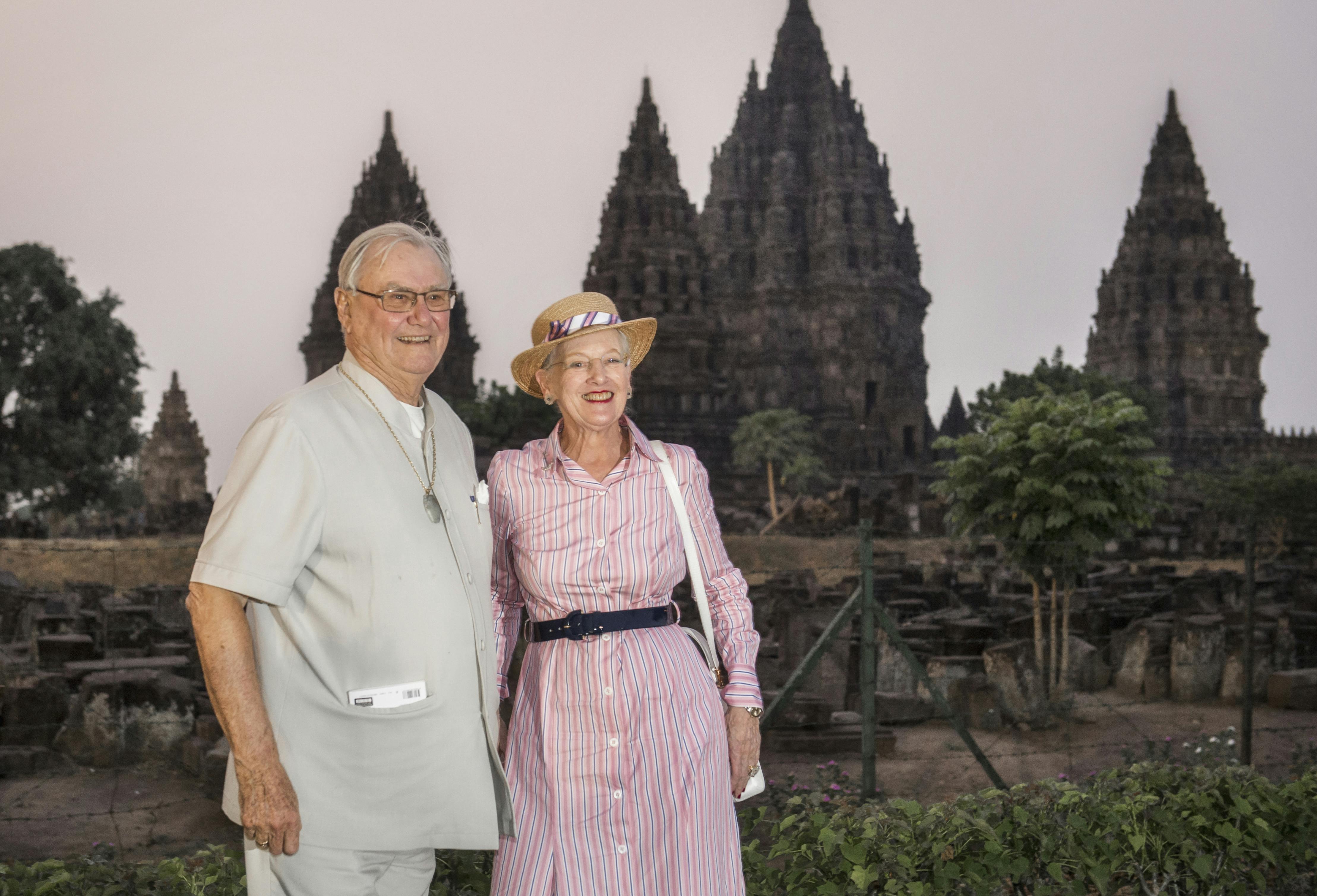 Prins henrik nød at komme tilbage til Sydøstasien. Her med dronning Margrethe i Indonesien.