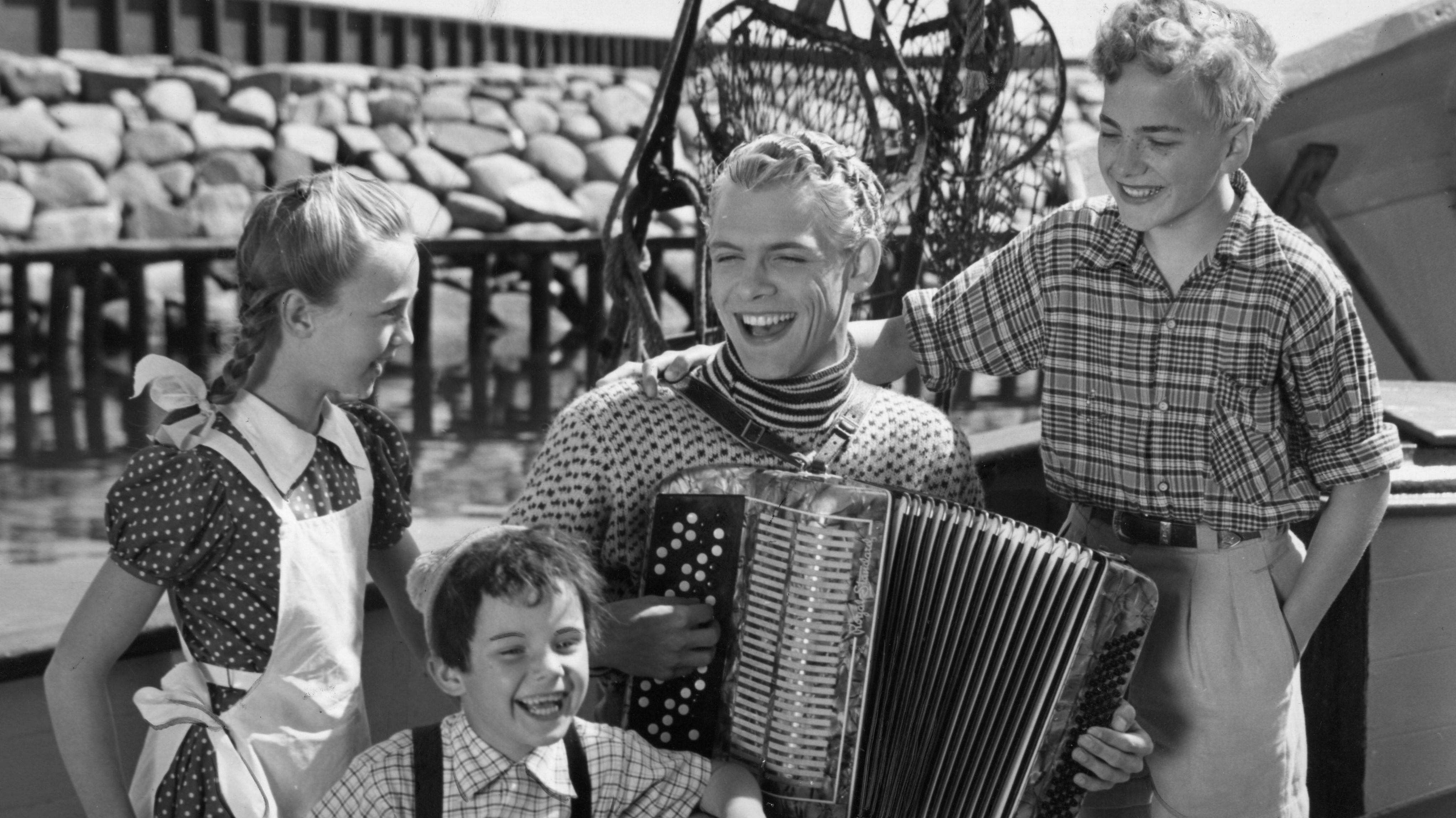 Rudi Hansen, Ole Neúmann, Ib Mosssin og Otto Møller Jensen, som Søs, lille Per, Ole og Peter.