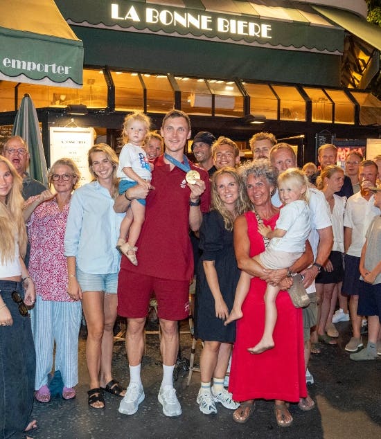 Viktor Axelsen til guldfest med familien