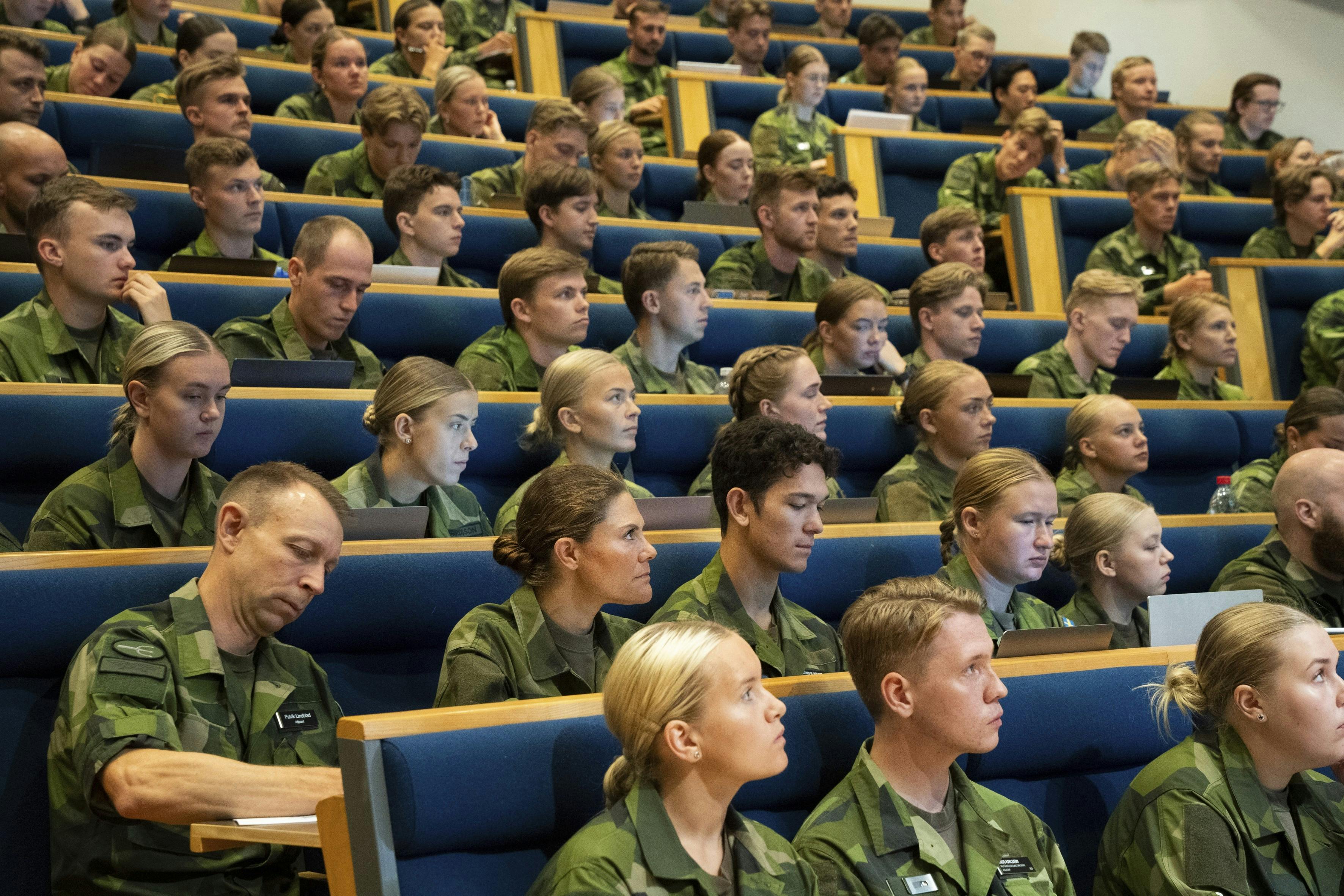 https://imgix.billedbladet.dk/2024-08-19/240819_KRPR_sarskild_officersutbildning_foto_Sara_Friberg_Kungl-3.jpg