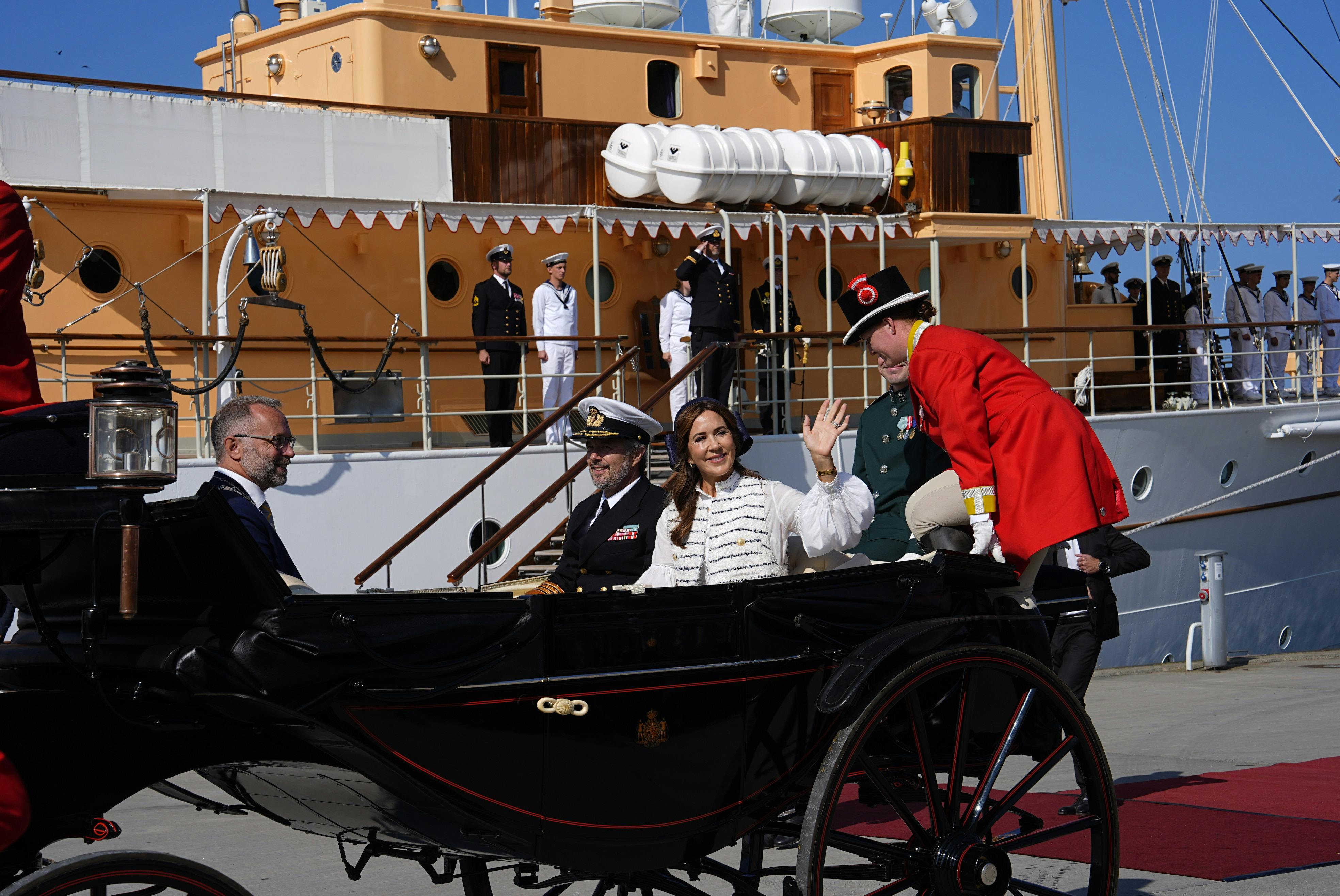 STRAX - billede. Dette billede er sendt direkte fra mit kamera og er derfor ikke billede behandlet.Kongeparret sommertogt, BornholmKong Frederik, Dronning Nary