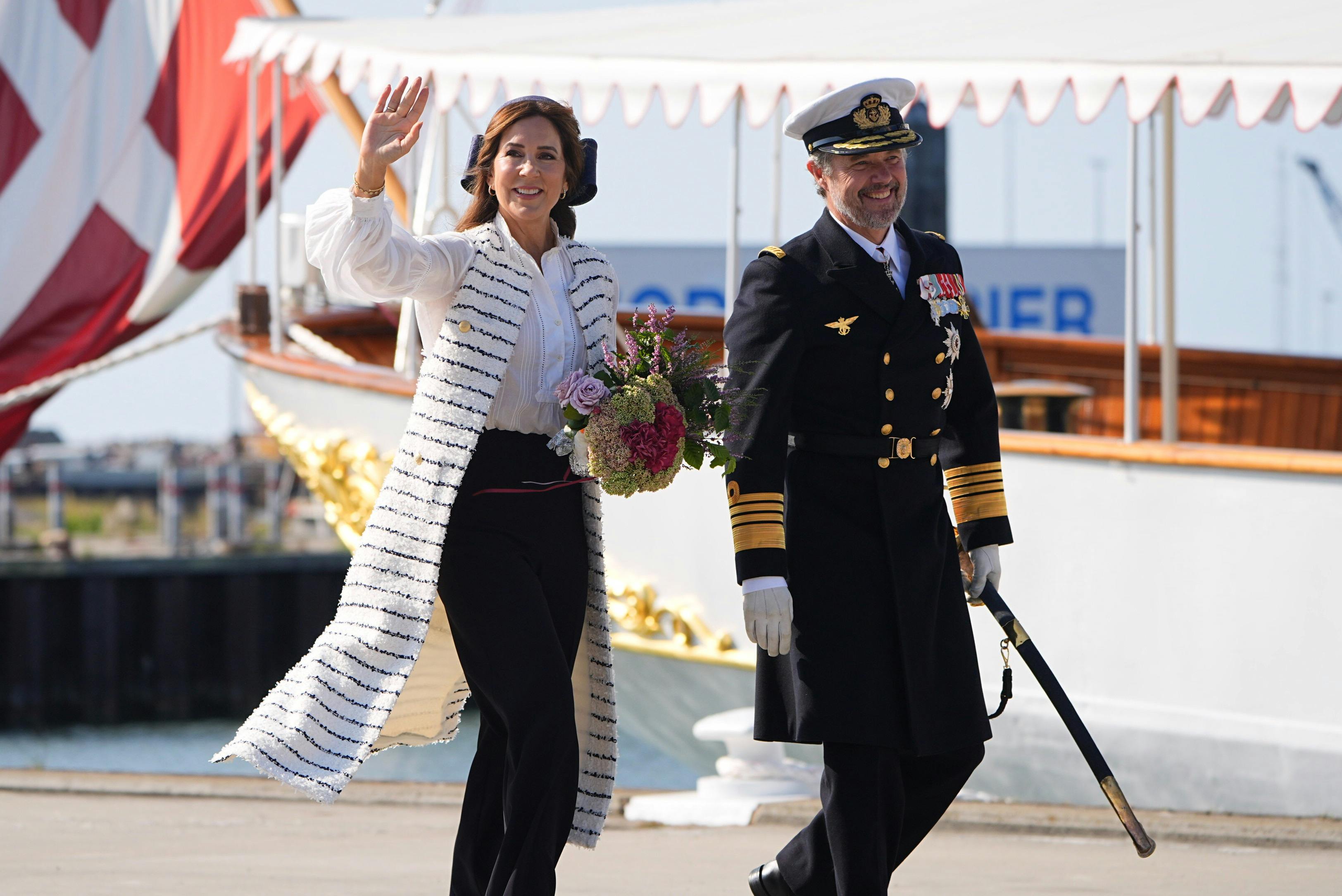 STRAX - billede. Dette billede er sendt direkte fra mit kamera og er derfor ikke billede behandlet.Kongeparret sommertogt, BornholmKong Frederik, Dronning Nary