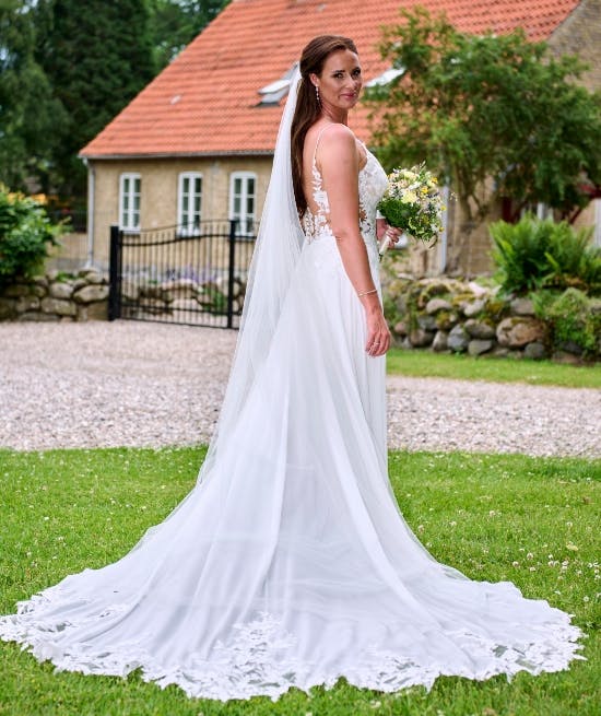 Michelle Dalsgaard i brudekjolen.