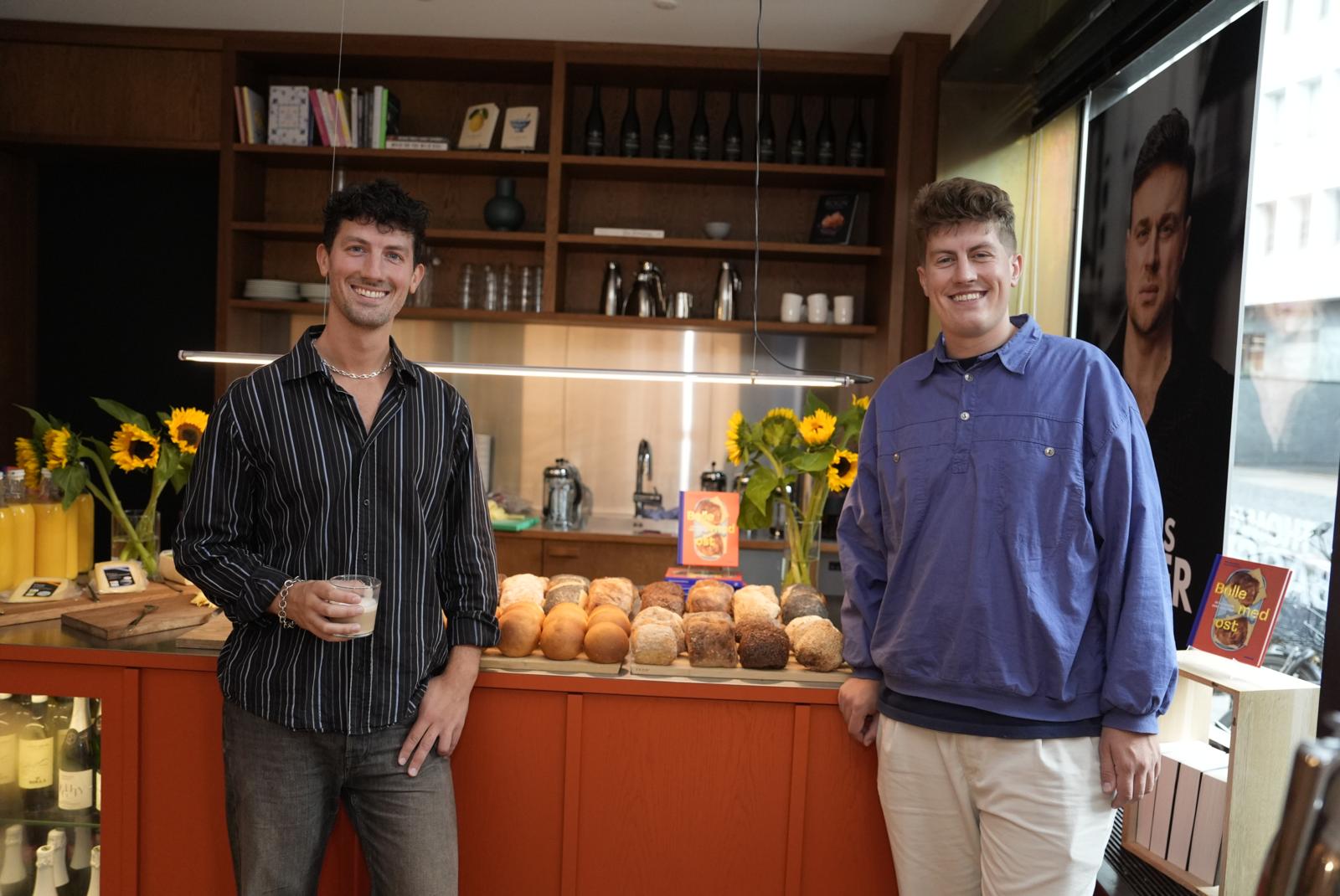I anledning af udgivelsen Bolle med ost af Anton og Jonas Dahl Grue holder Gyldendal reception